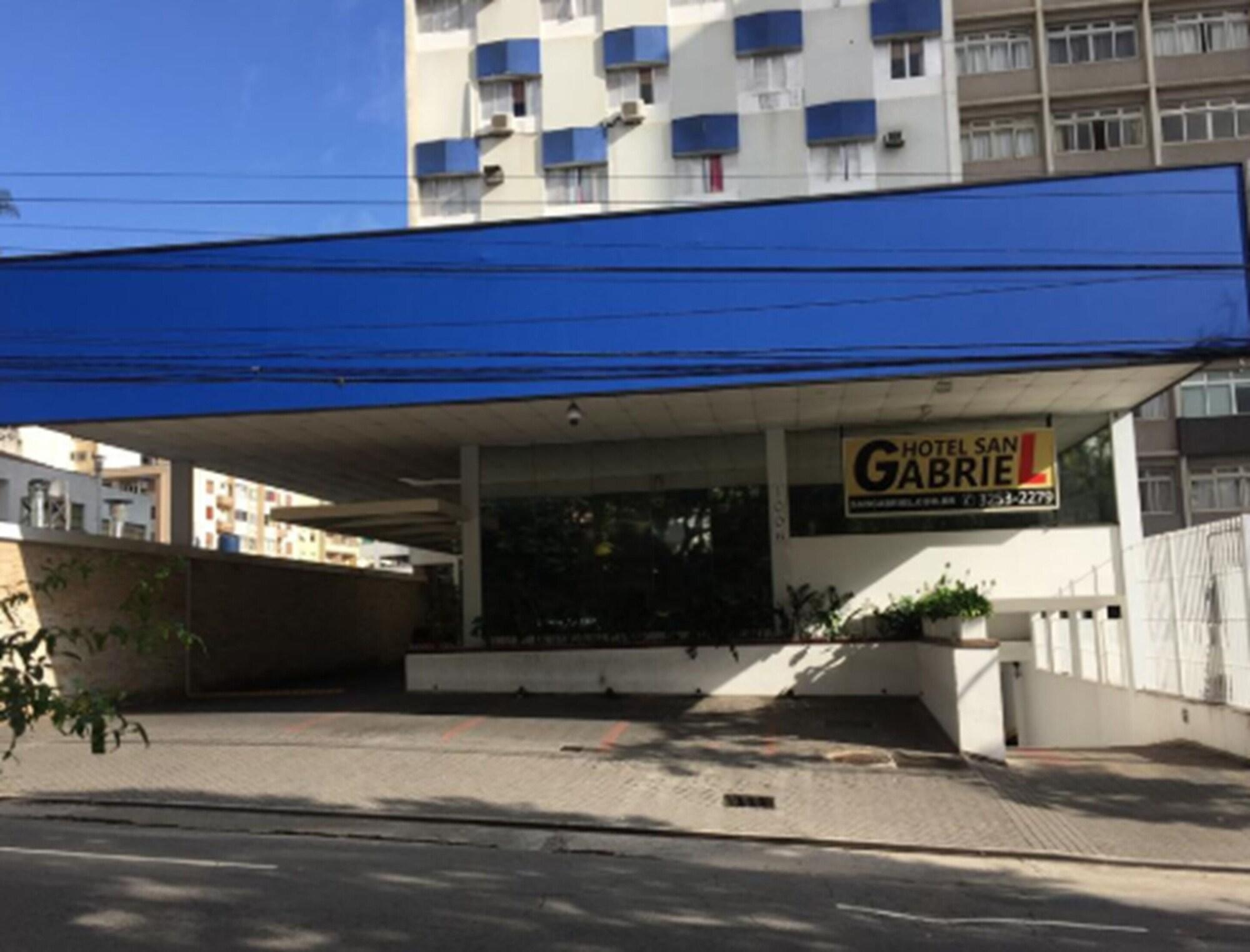 image-housing-carousel