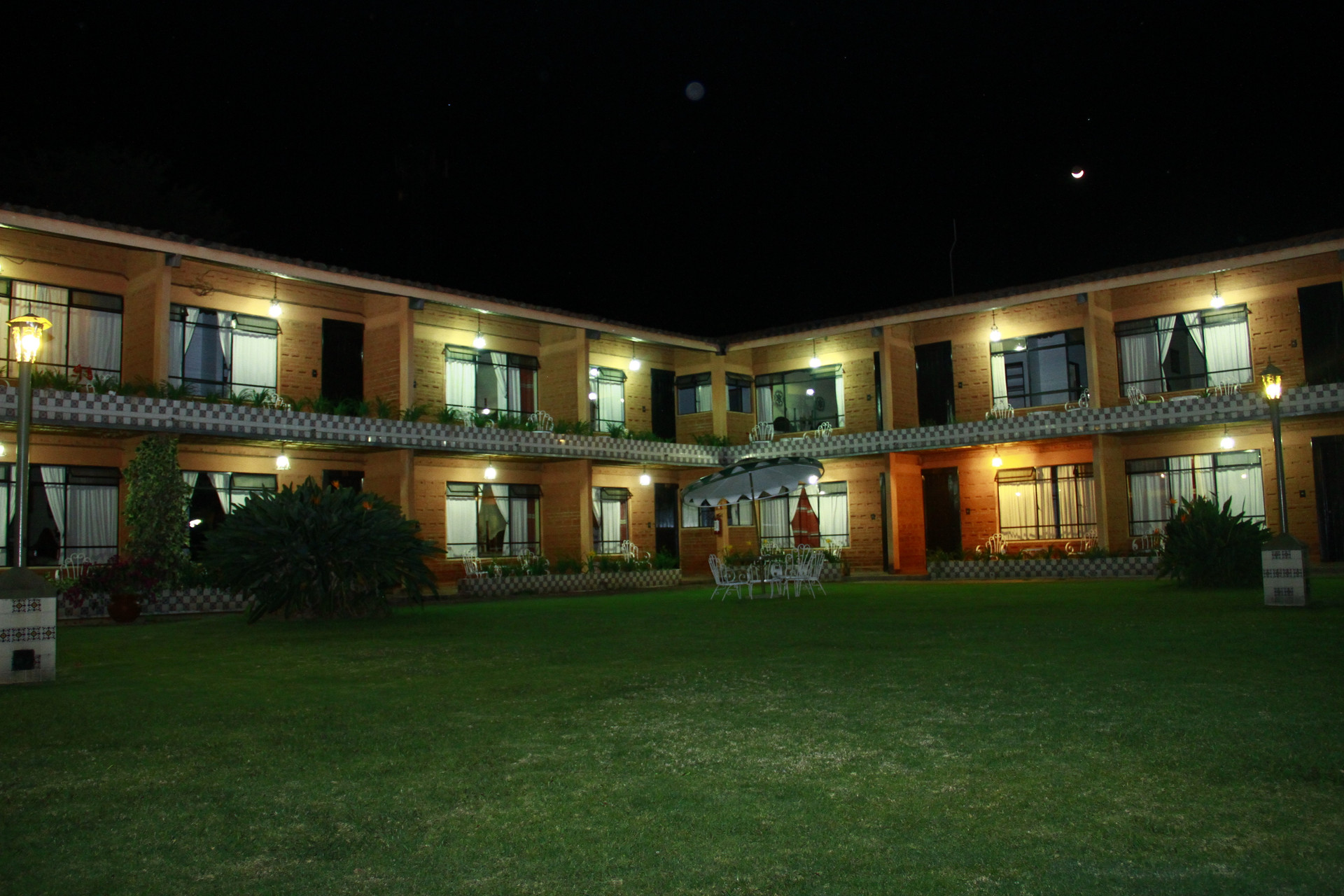 image-housing-carousel