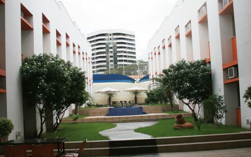 image-housing-carousel