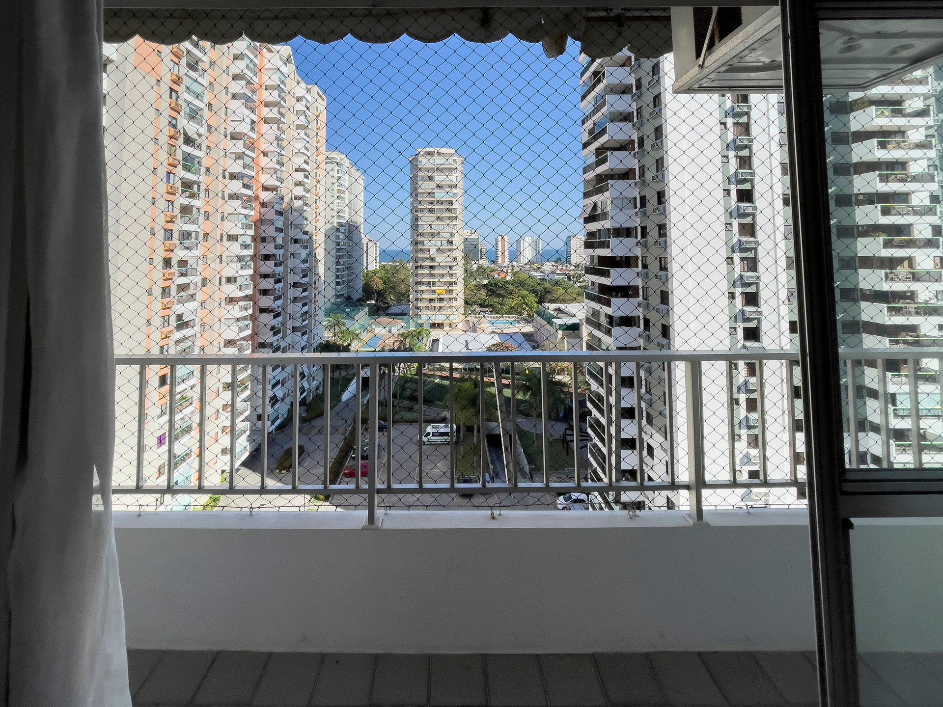 image-housing-carousel