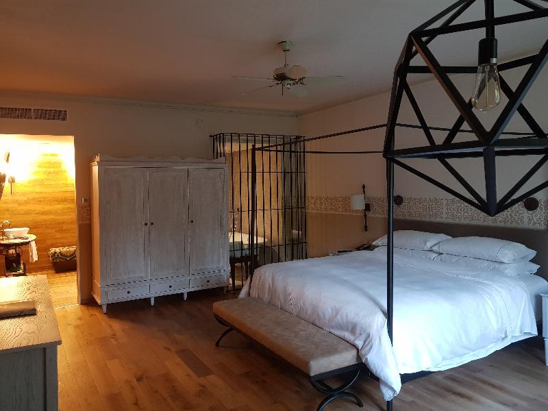 image-housing-carousel