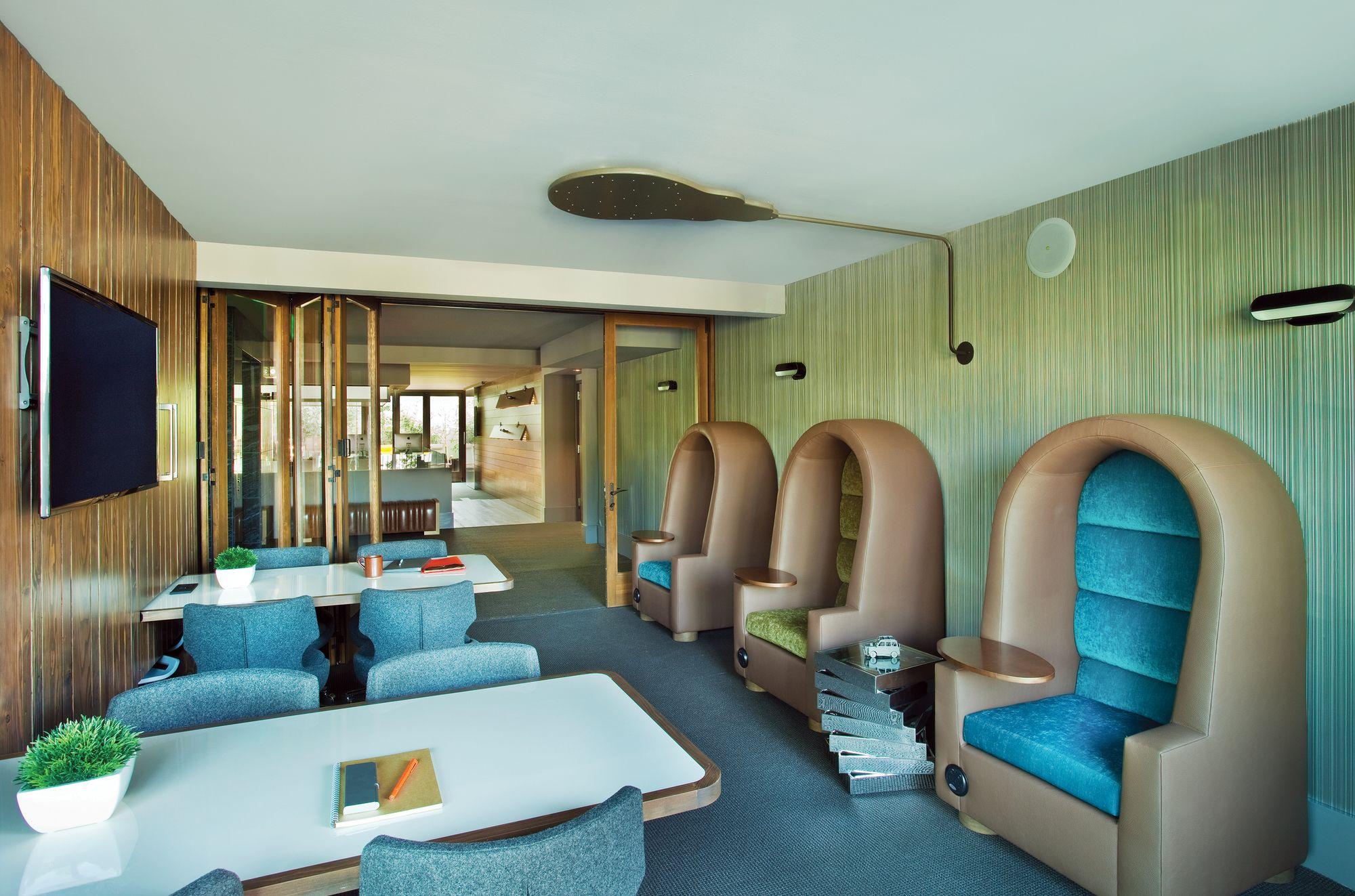 image-housing-carousel