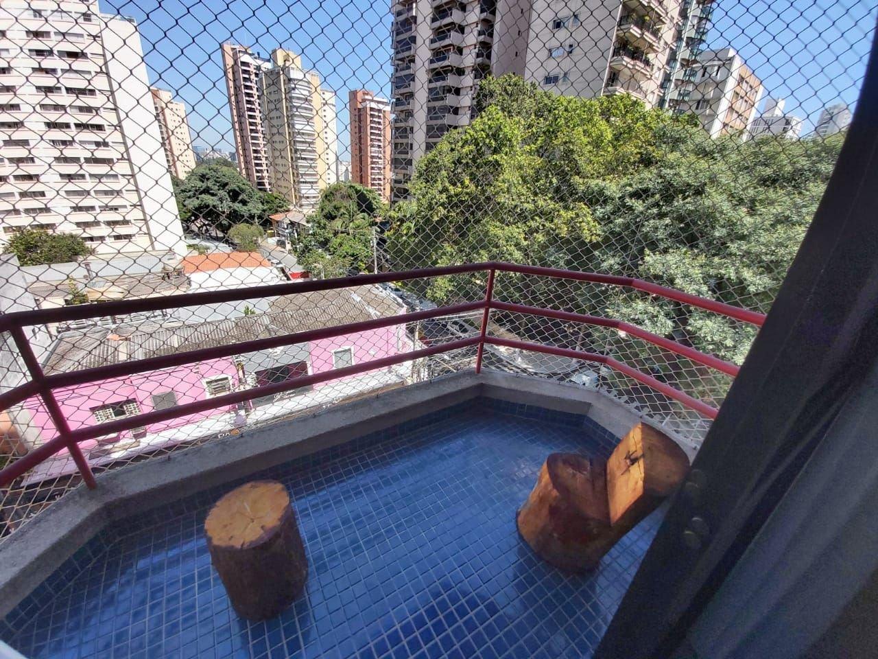 image-housing-carousel