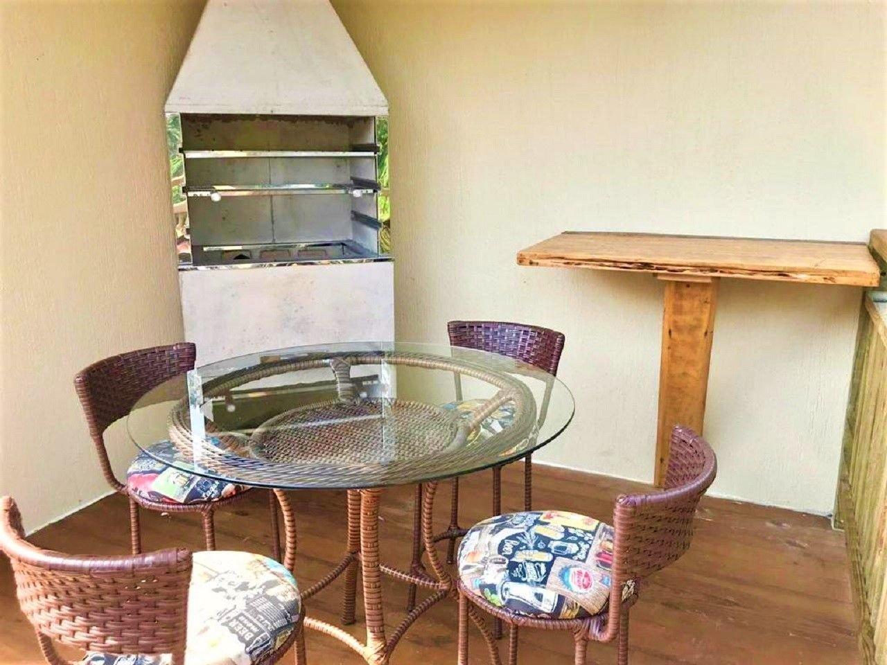 image-housing-carousel
