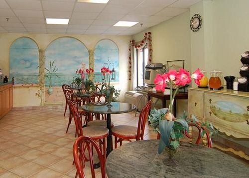 image-housing-carousel