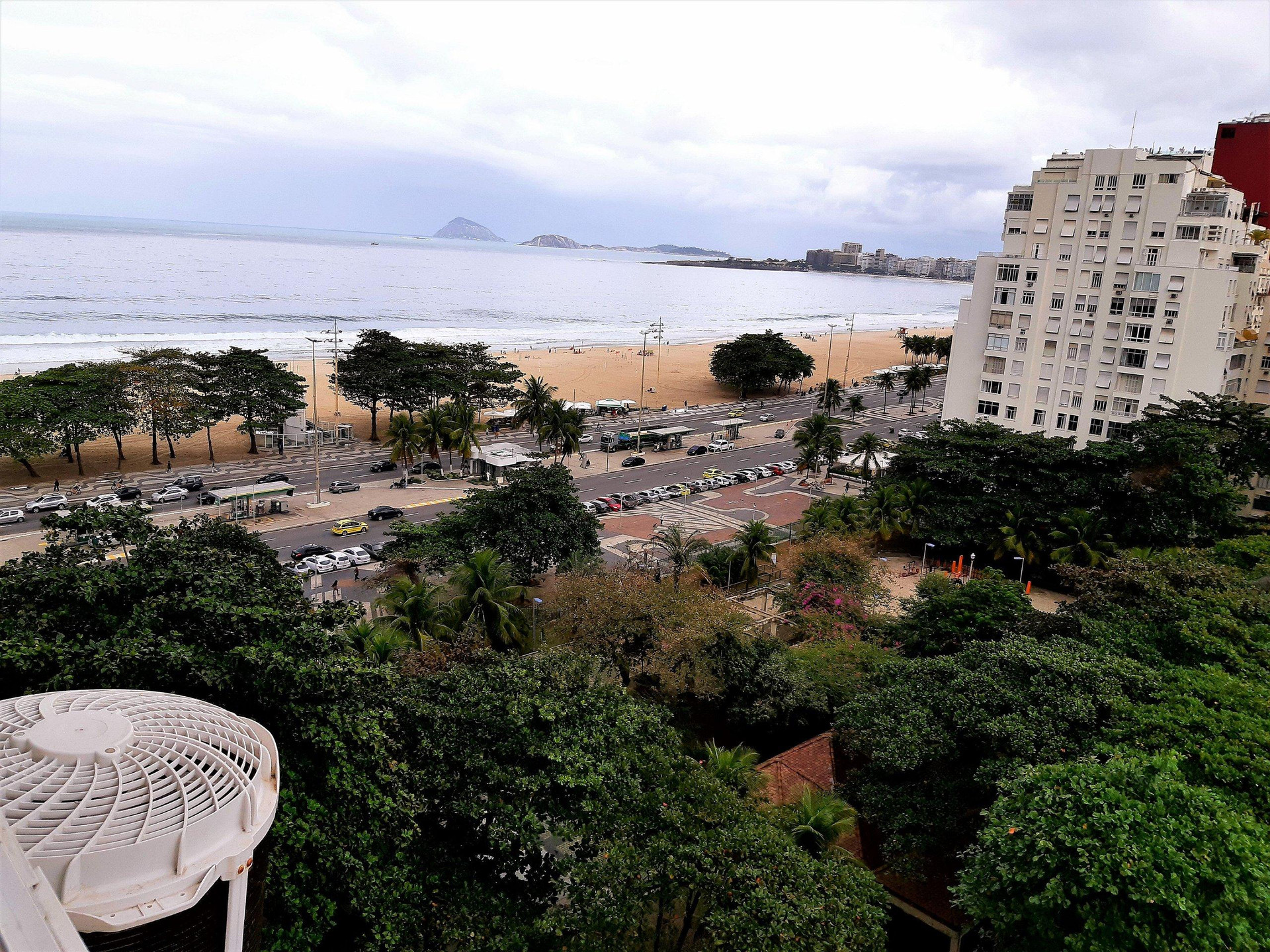 image-housing-carousel