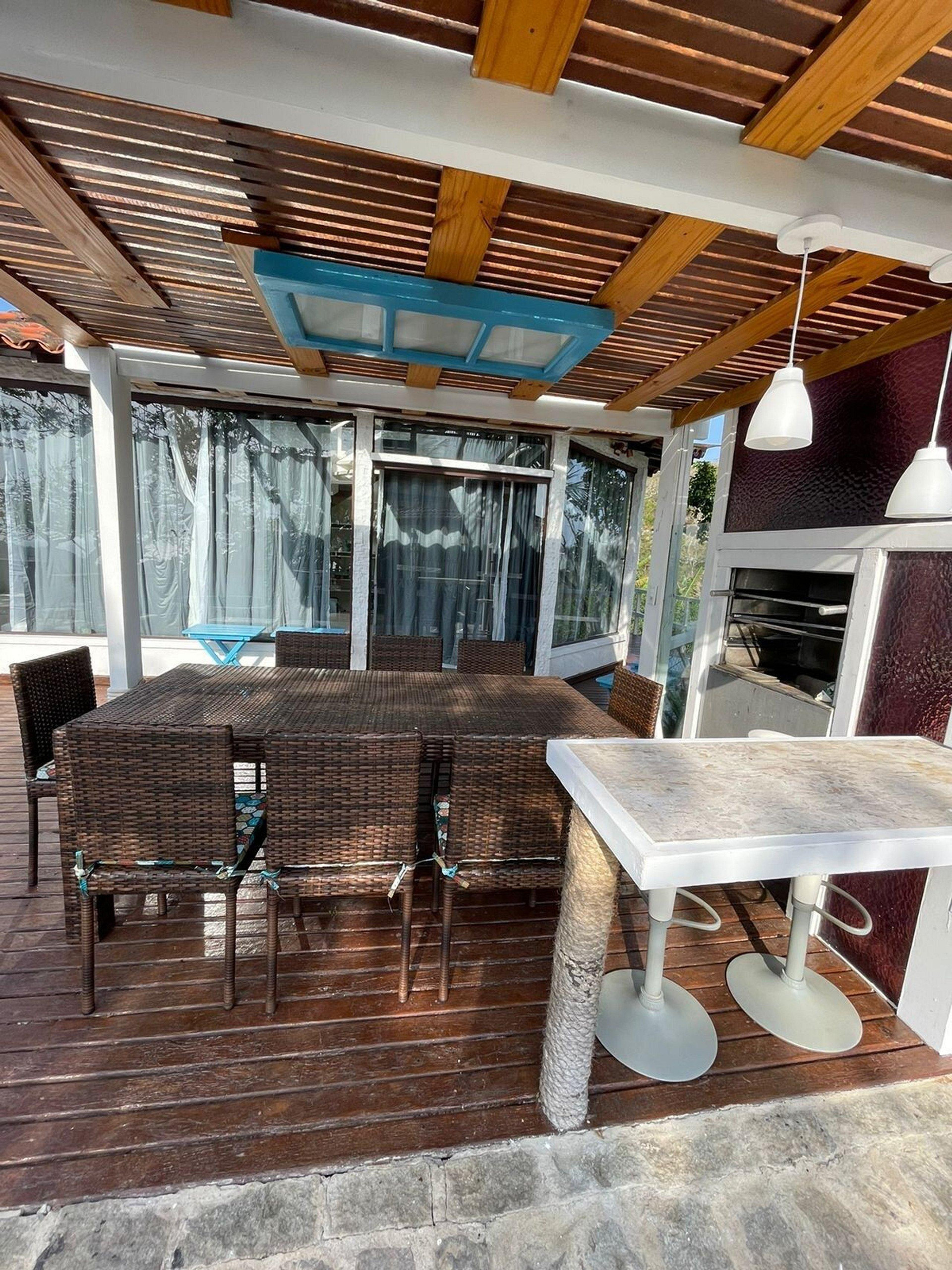 image-housing-carousel