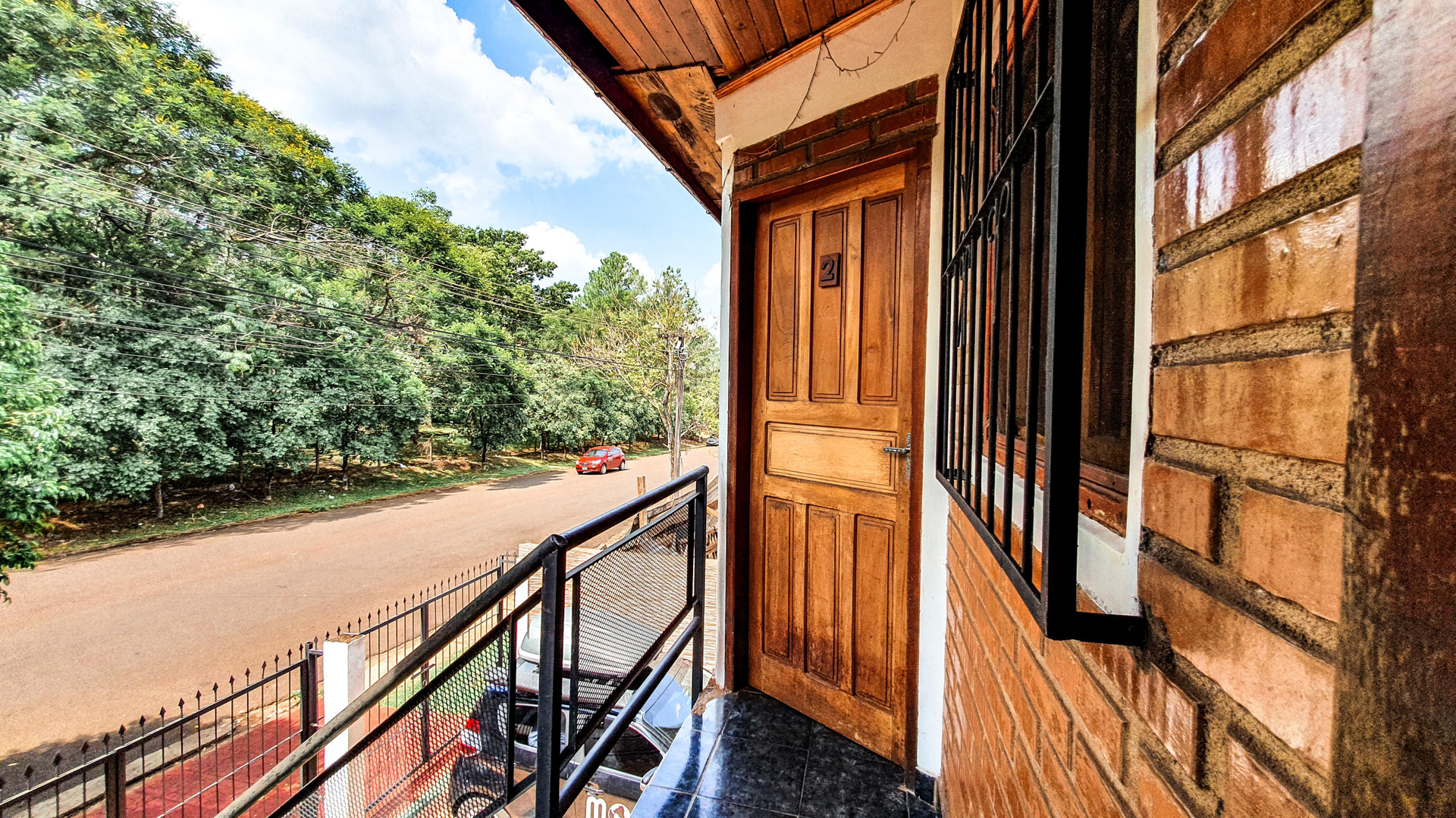 image-housing-carousel