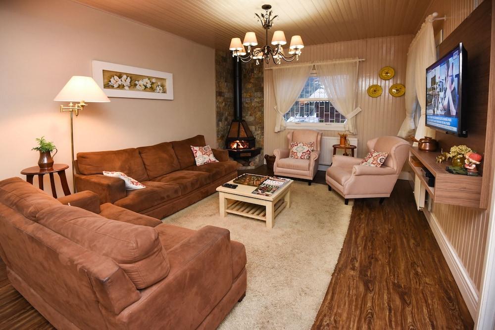 image-housing-carousel