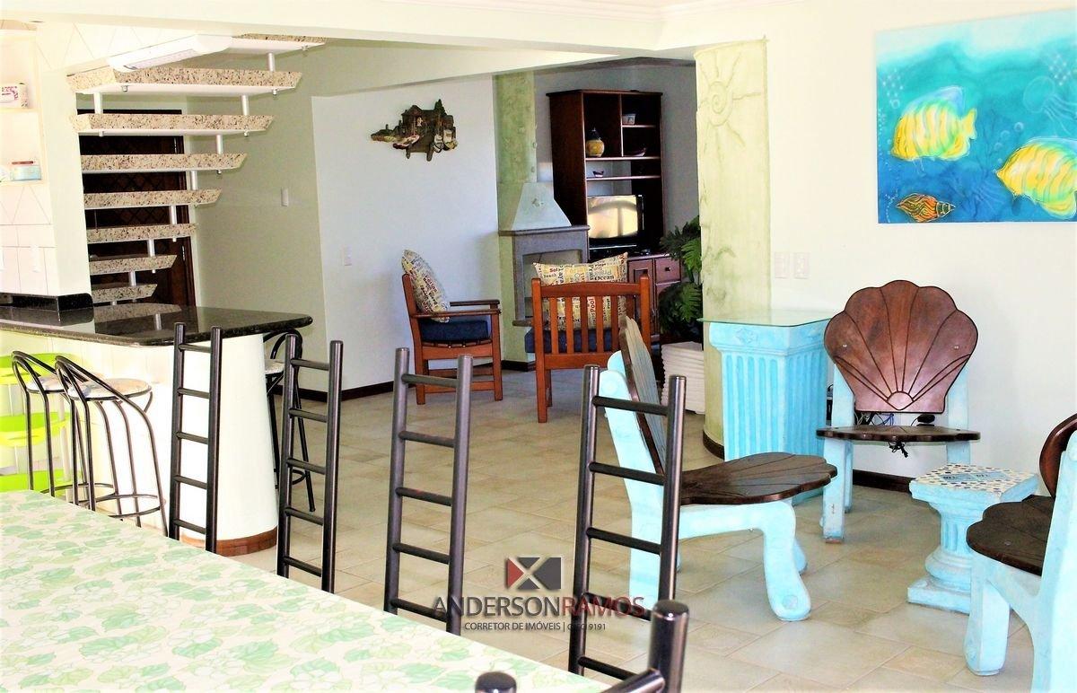 image-housing-carousel