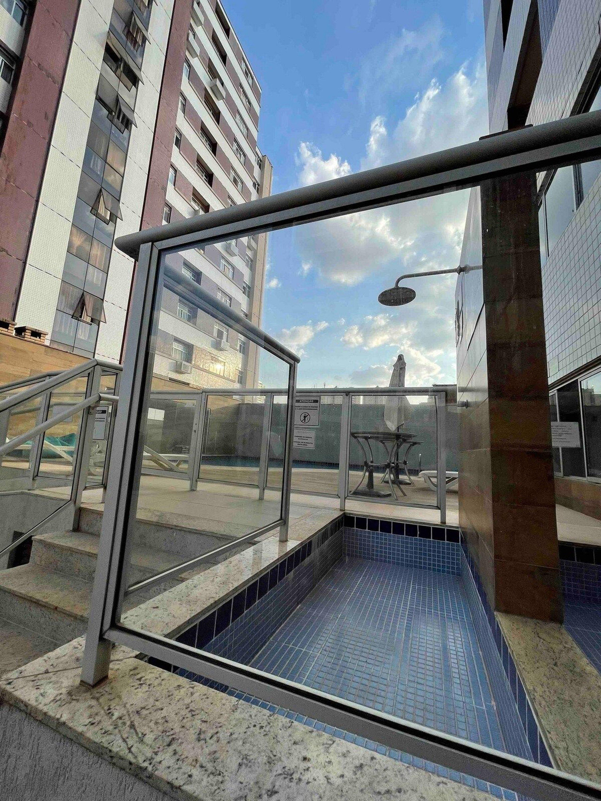 image-housing-carousel