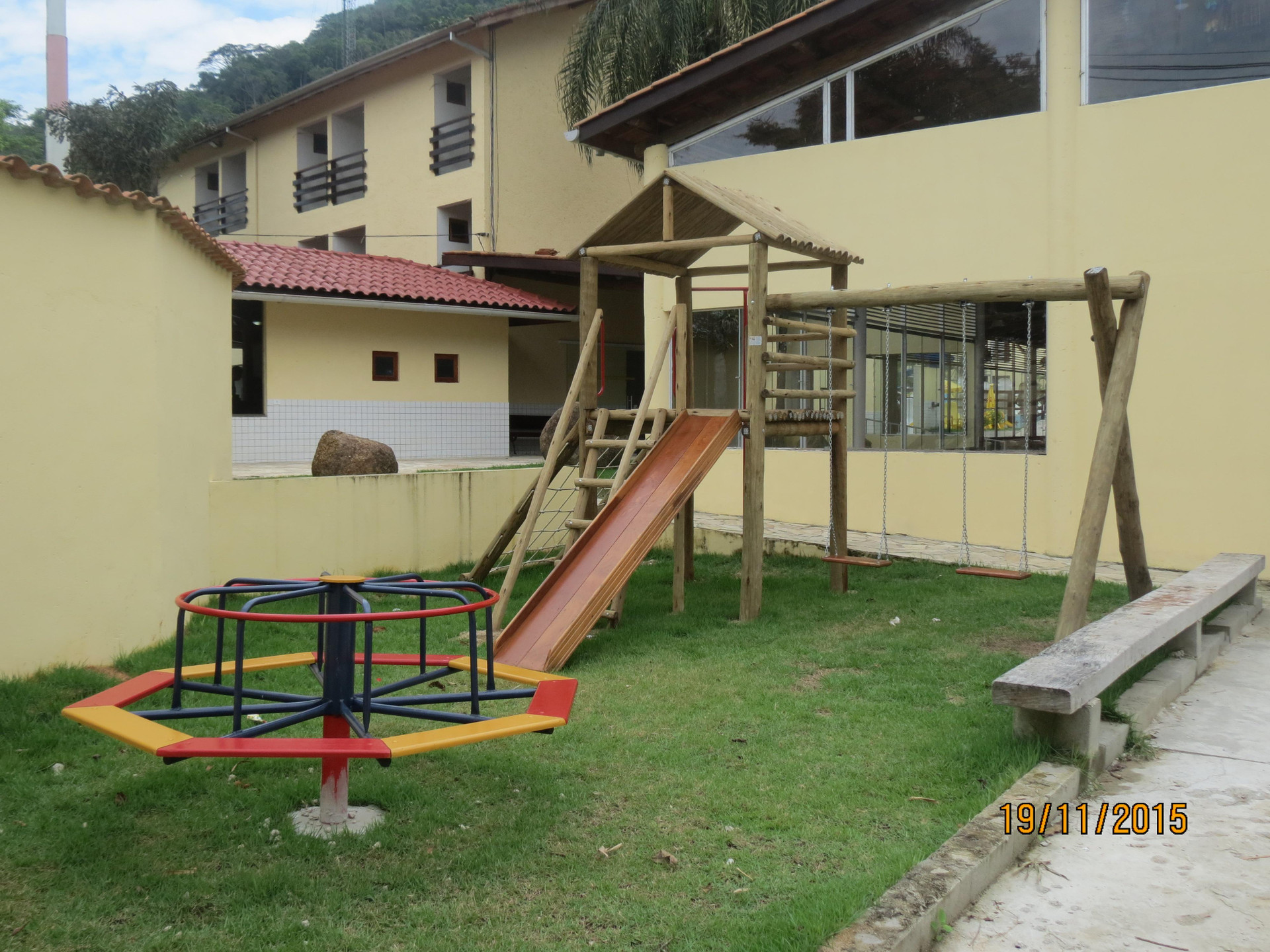 image-housing-carousel