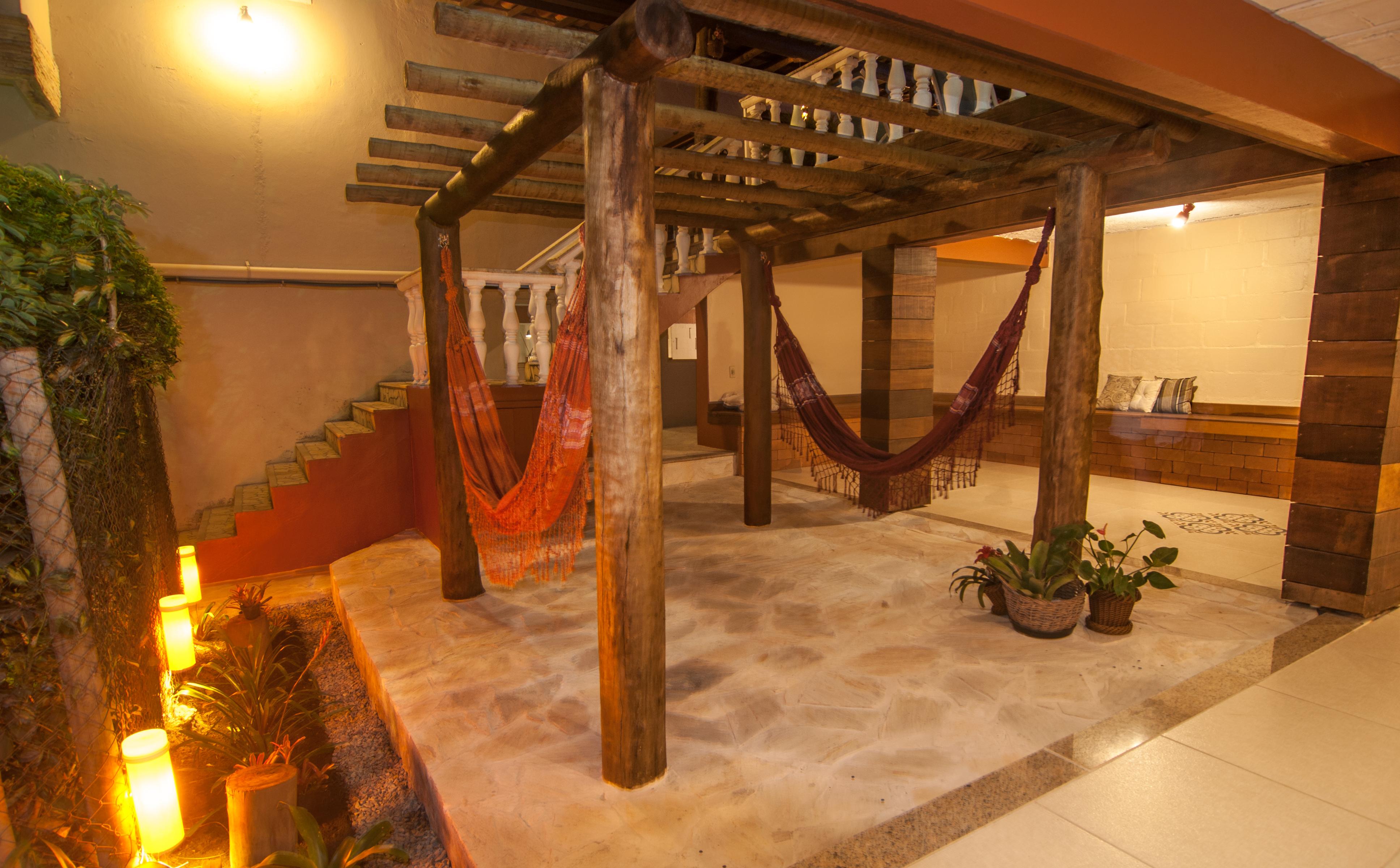 image-housing-carousel