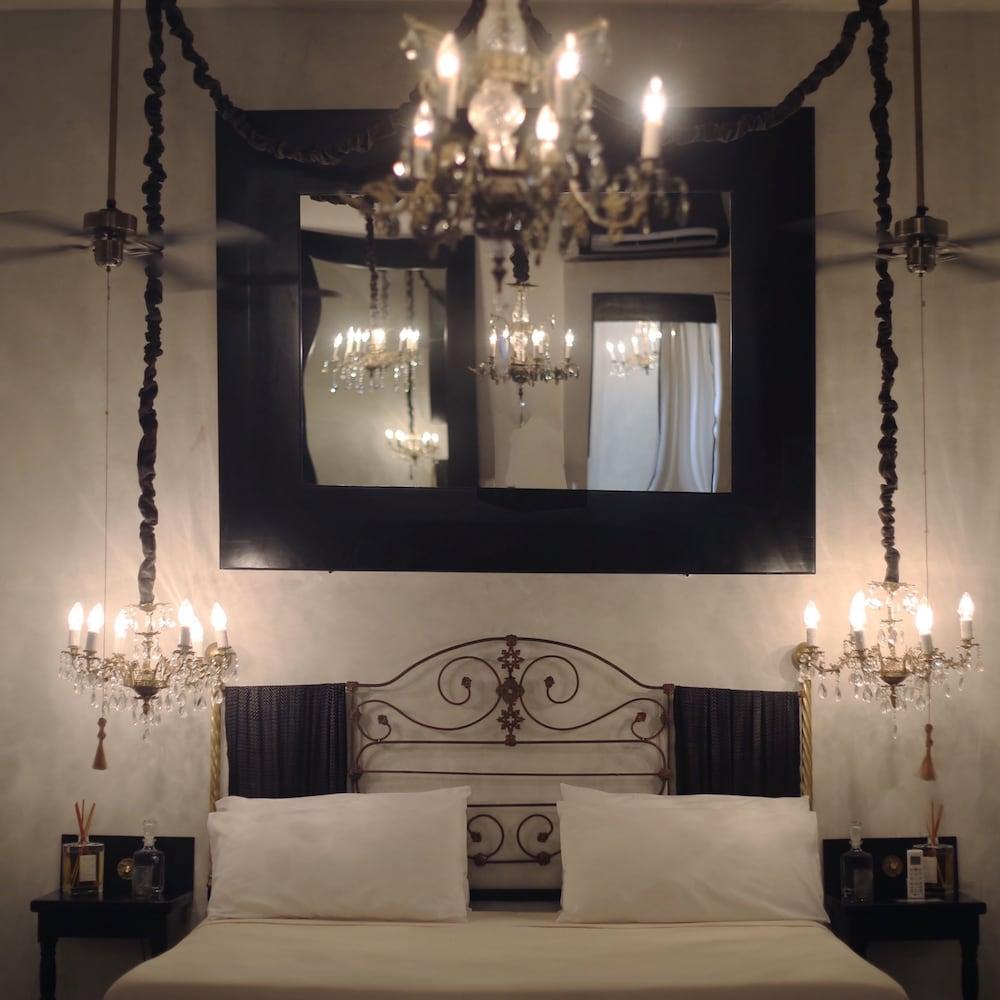 image-housing-carousel