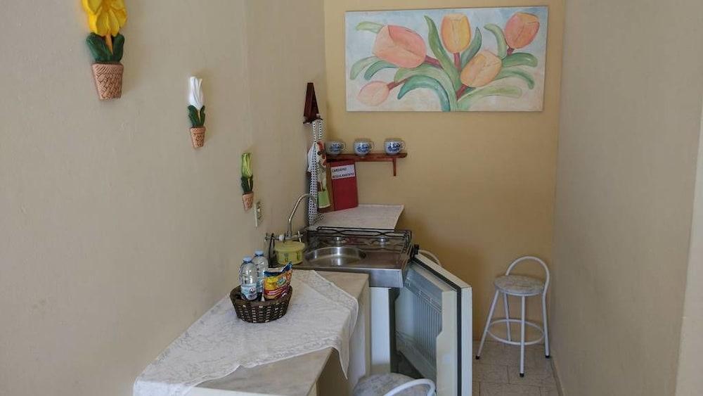 image-housing-carousel