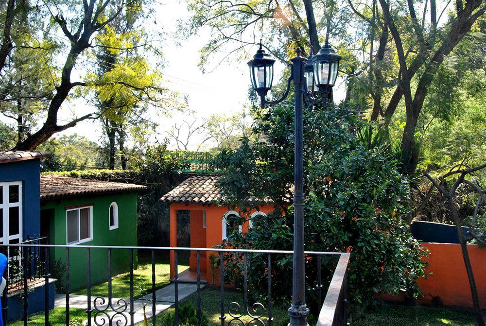 image-housing-carousel