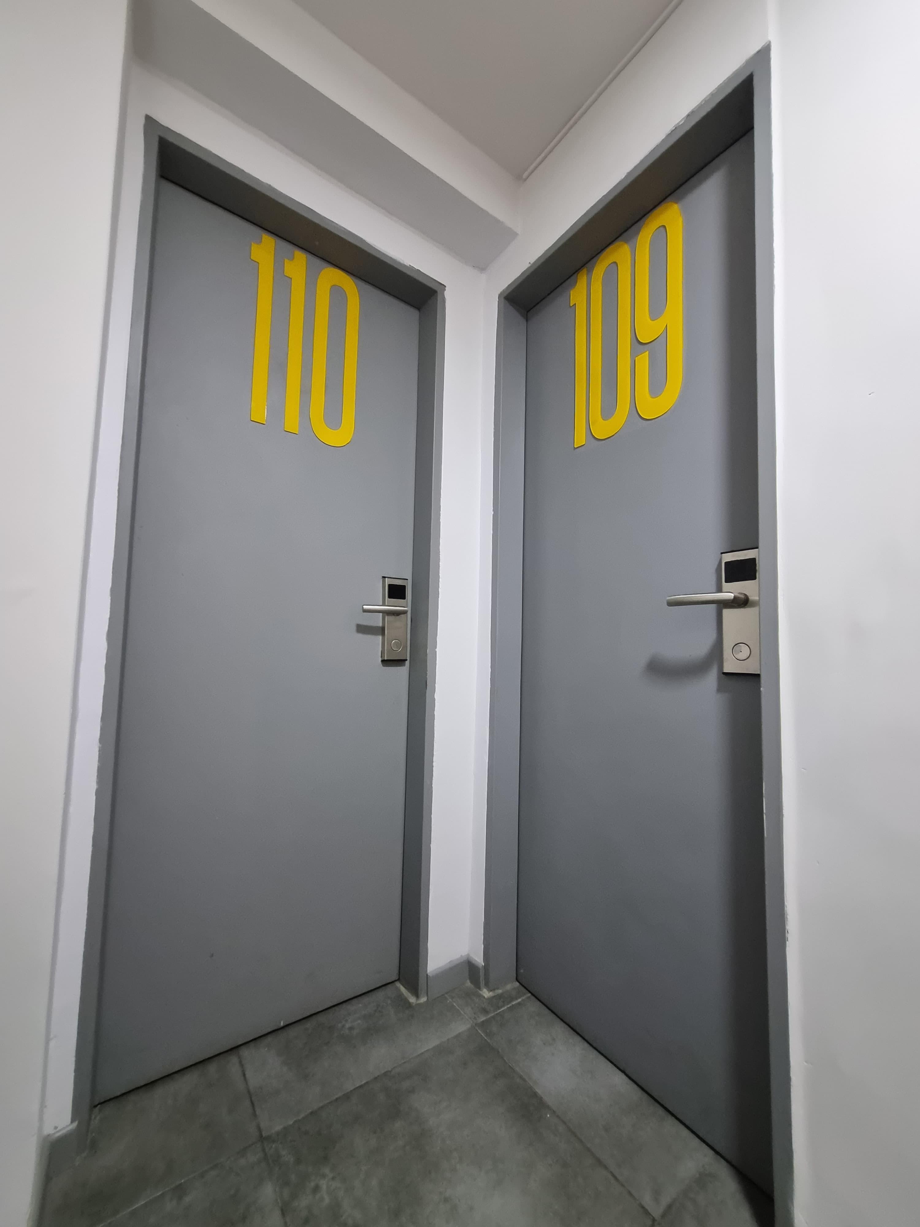 image-housing-carousel