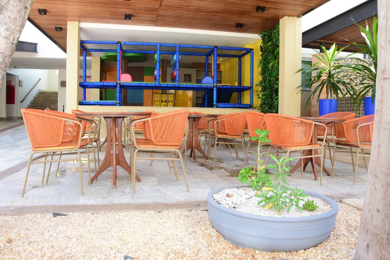 image-housing-carousel