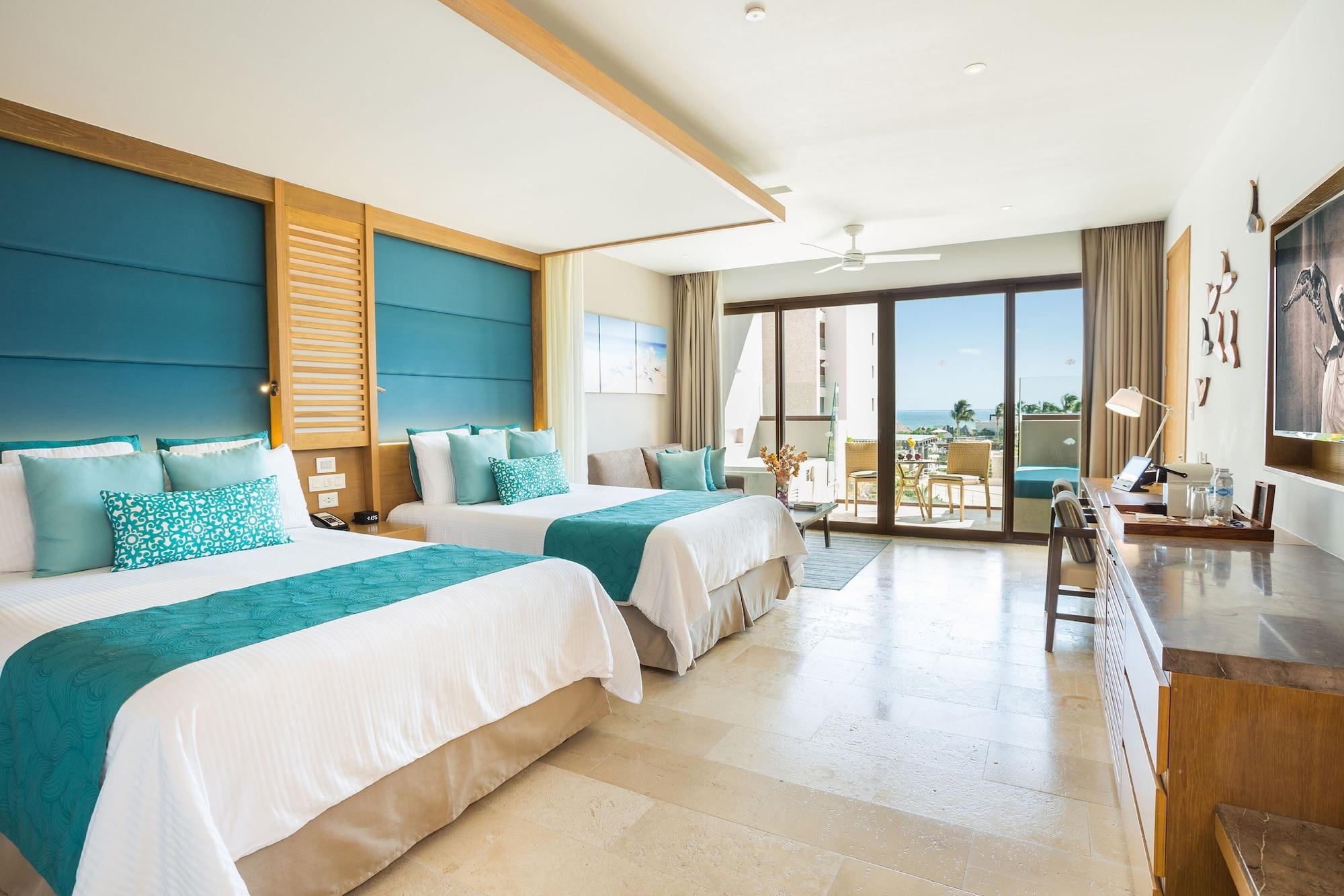 Junior Suite Partial Ocean View - Two Queen Beds