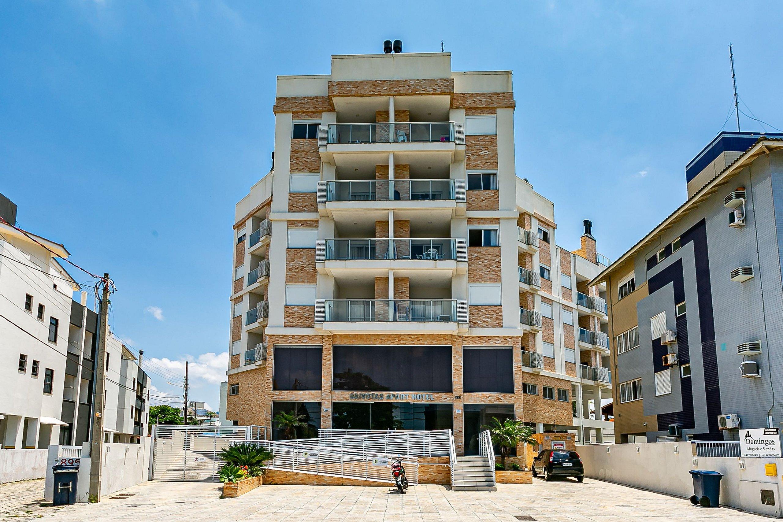 image-housing-carousel