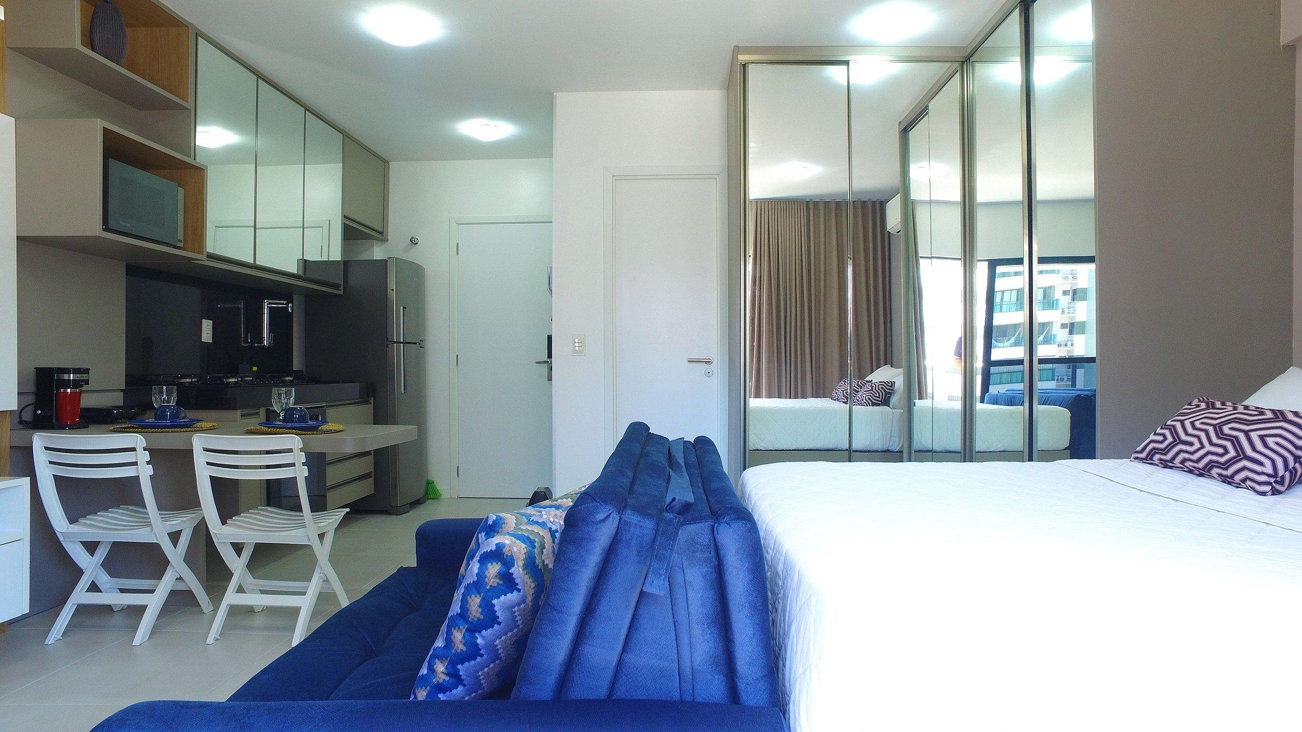 image-housing-carousel