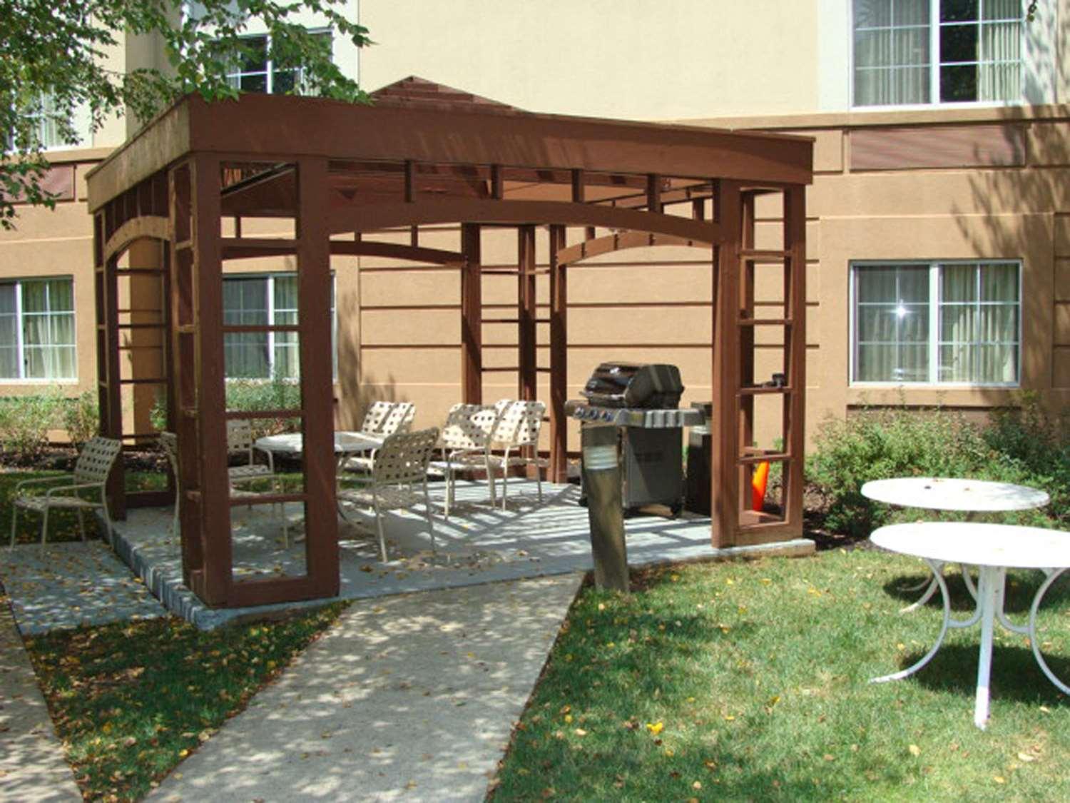 image-housing-carousel