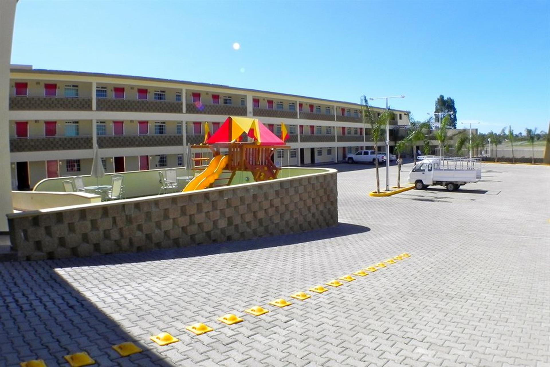 image-housing-carousel