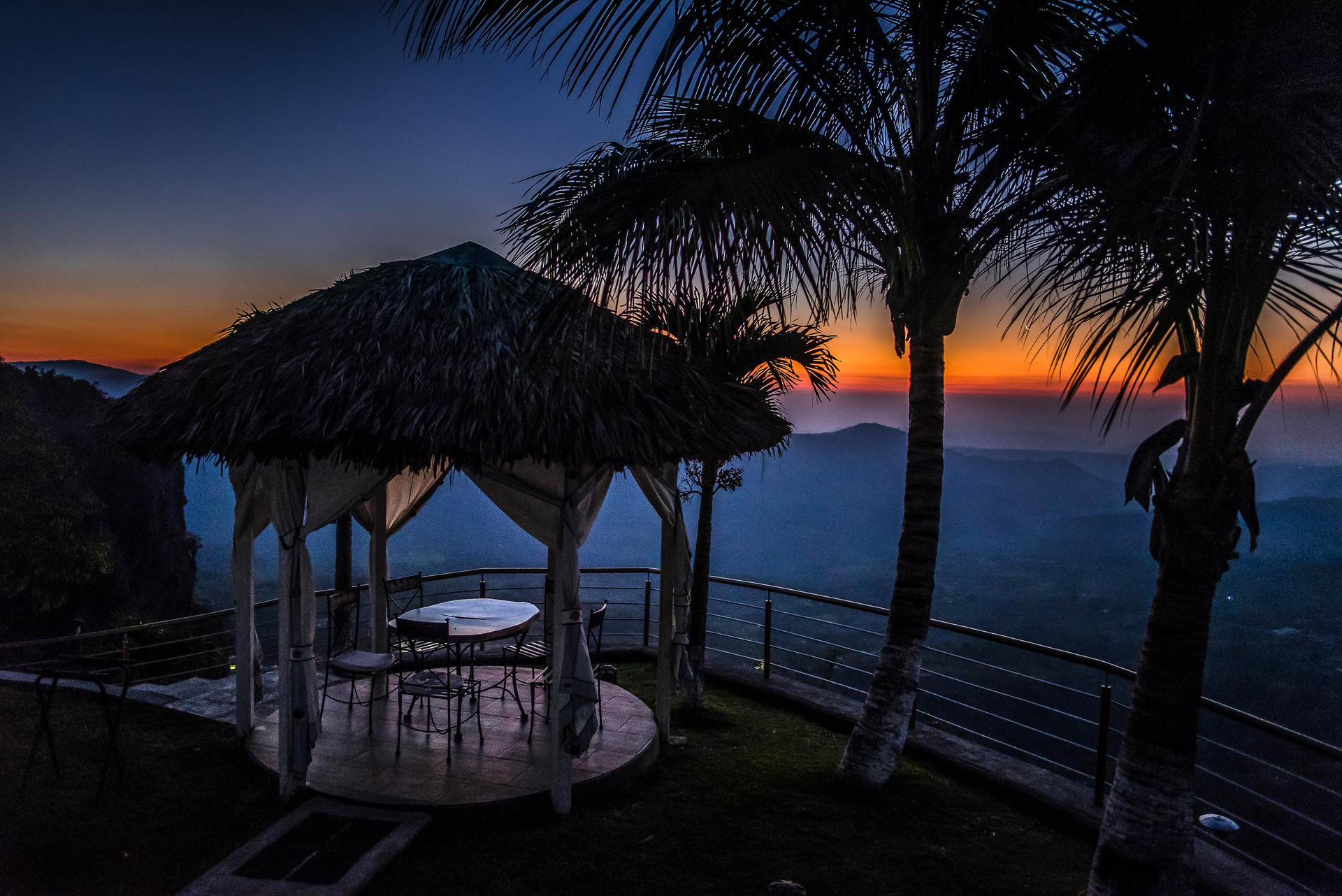 image-housing-carousel
