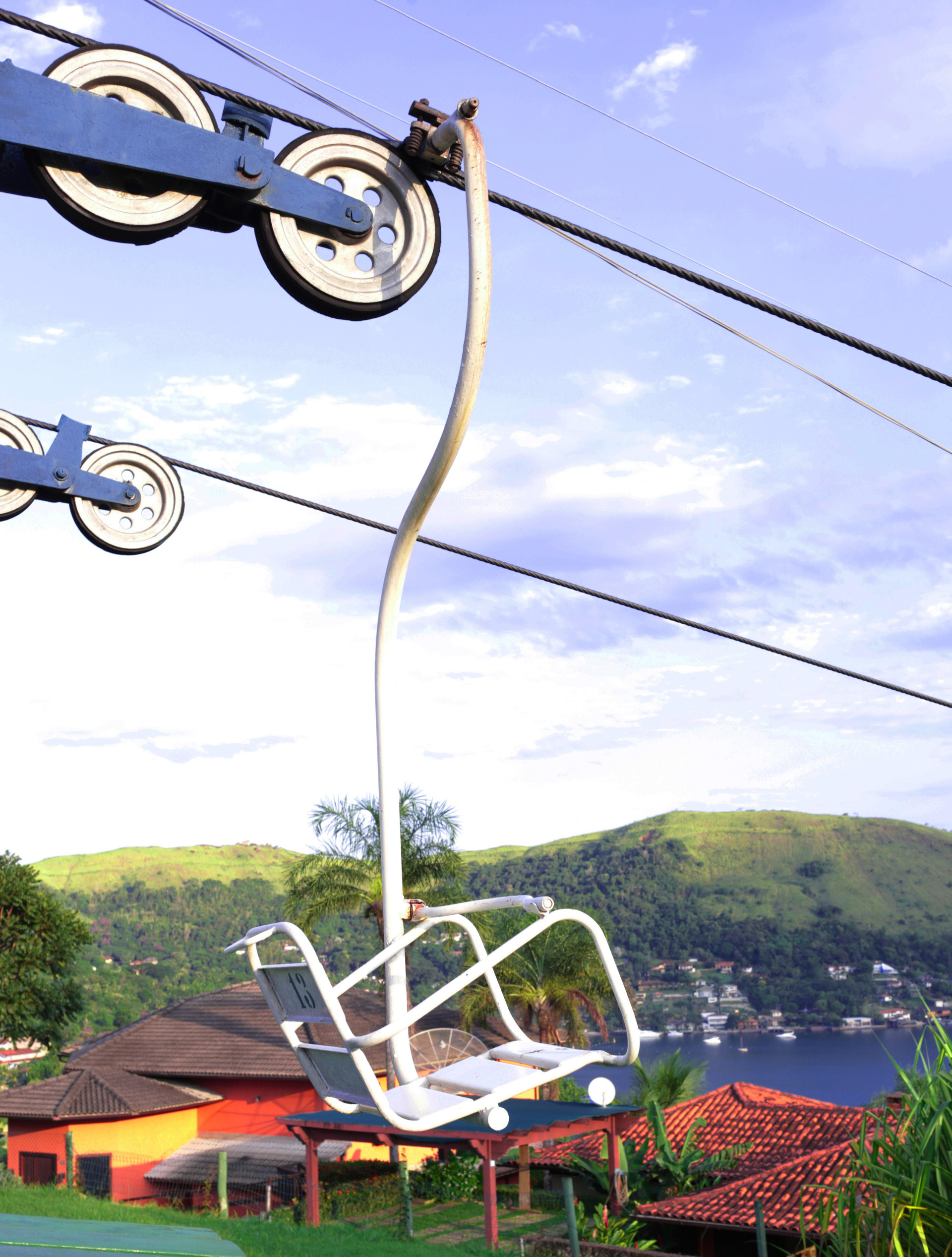 image-housing-carousel