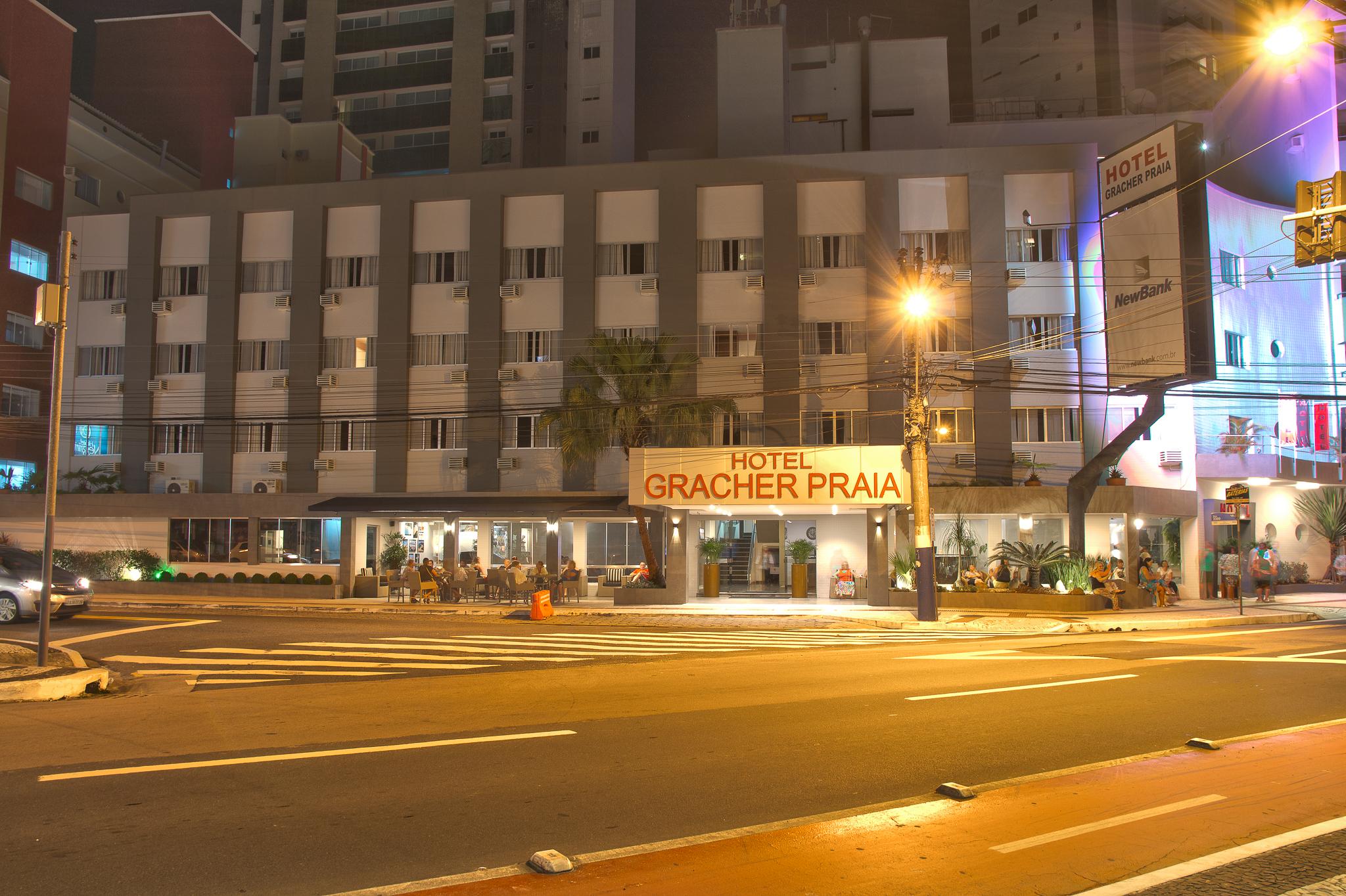 image-housing-carousel