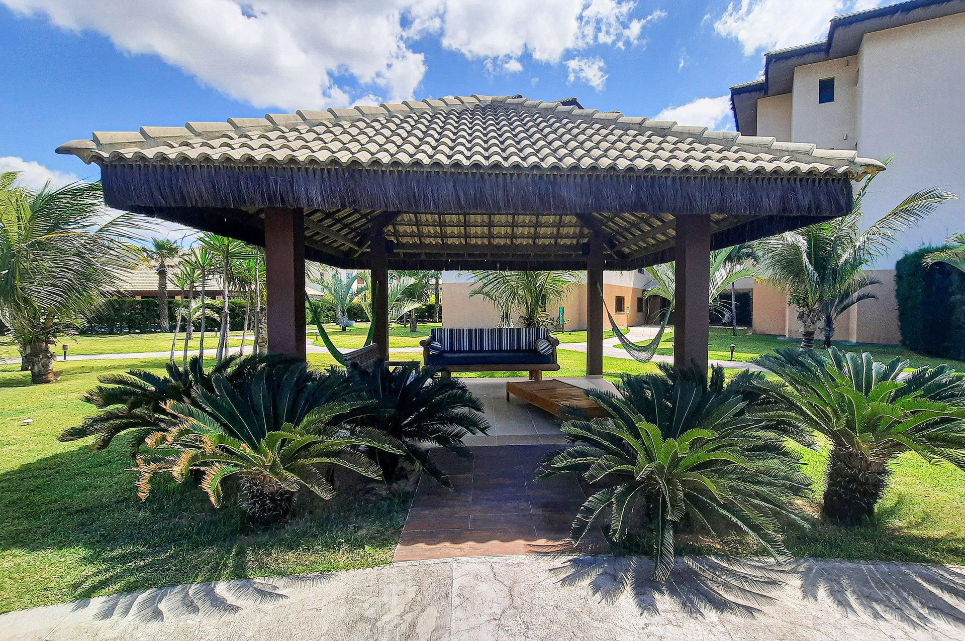 image-housing-carousel