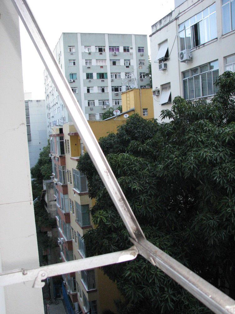 image-housing-carousel