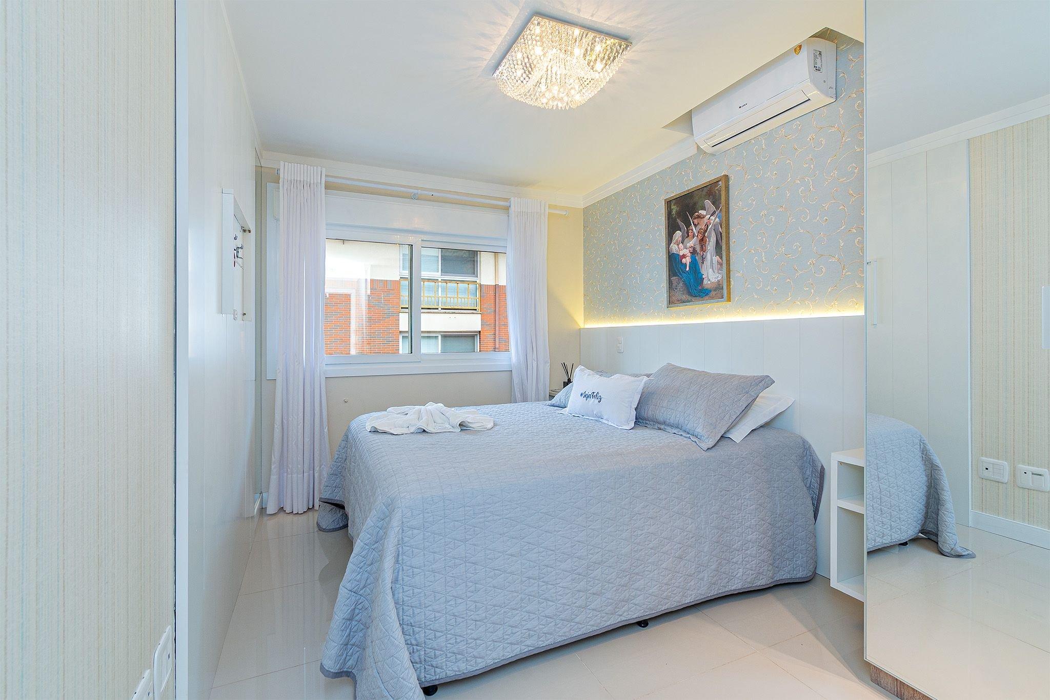 image-housing-carousel