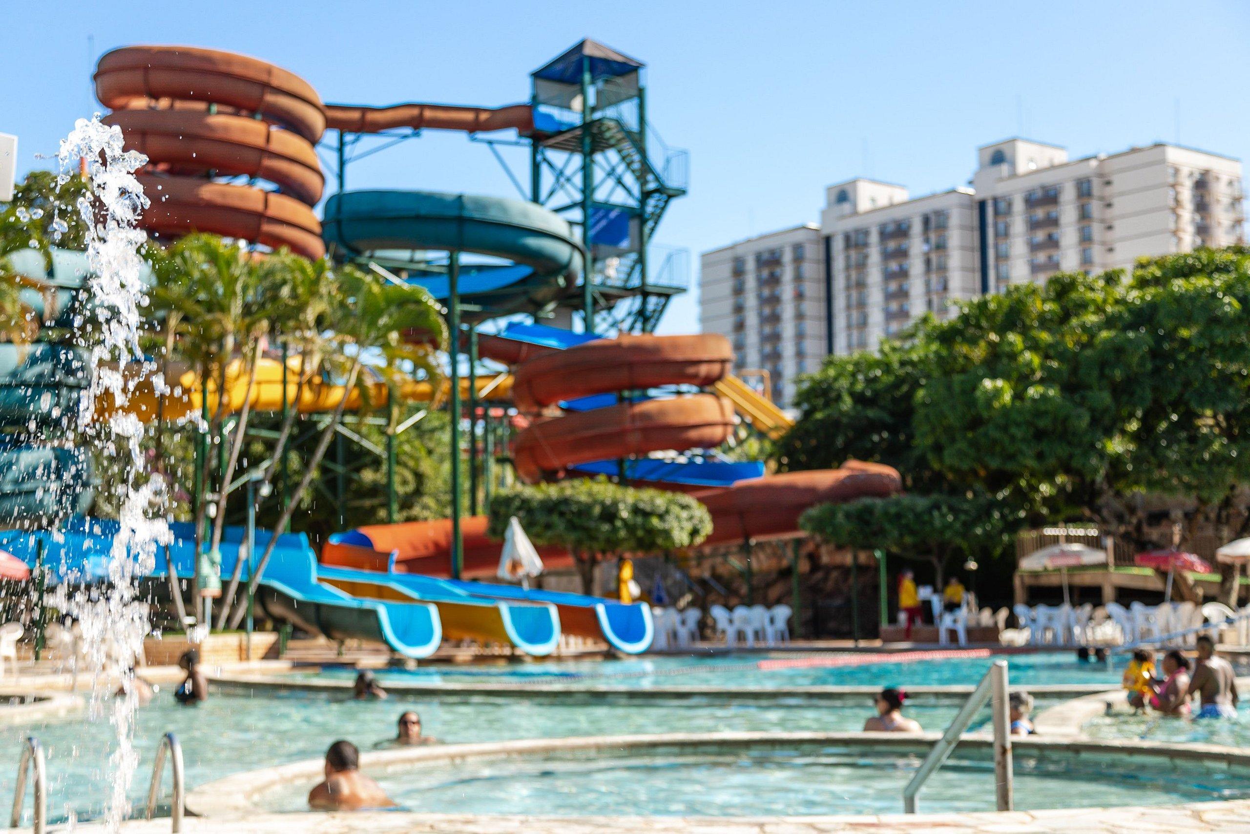 image-housing-carousel