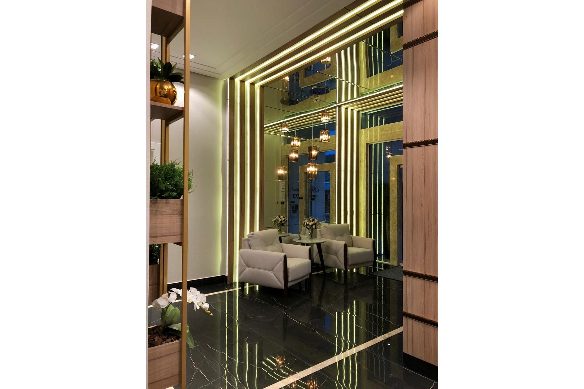image-housing-carousel