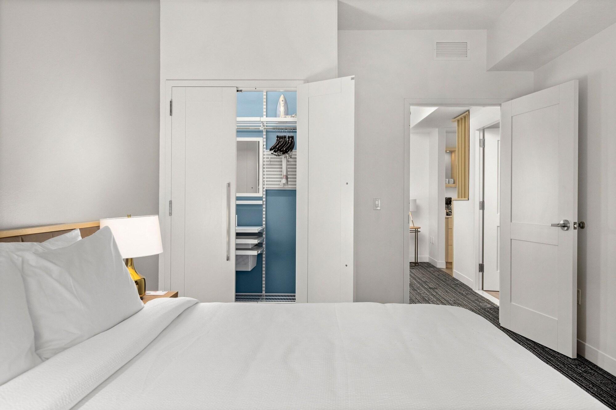 image-housing-carousel