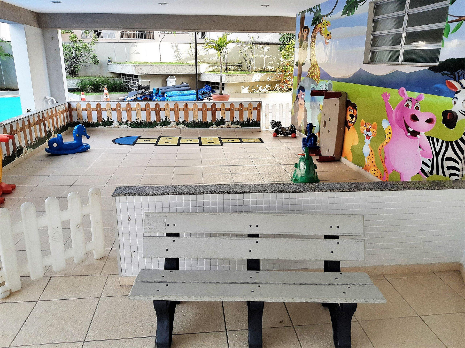 image-housing-carousel