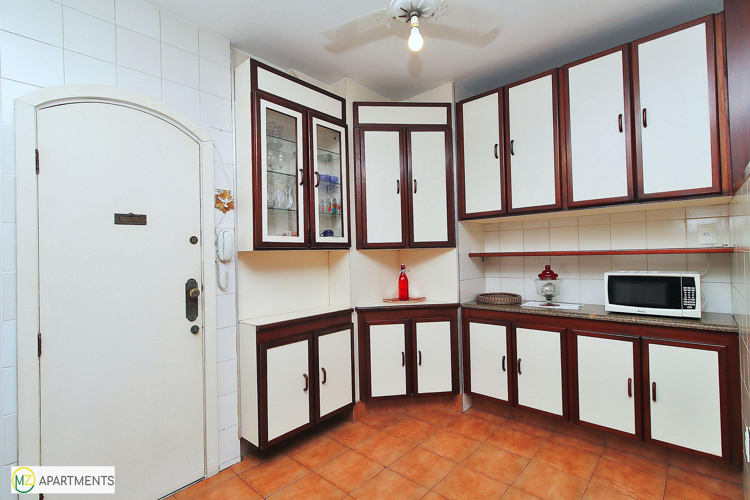 image-housing-carousel