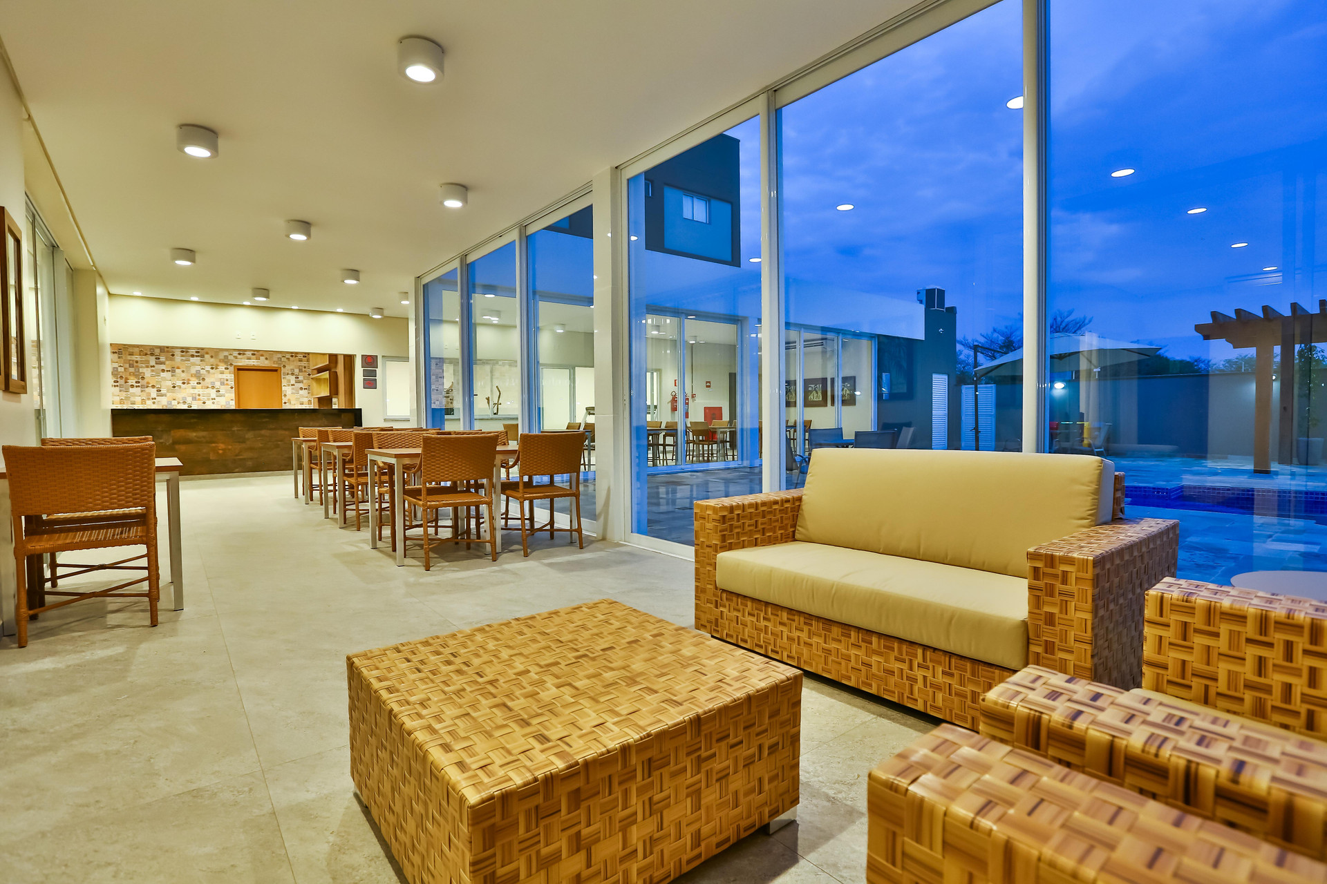 image-housing-carousel