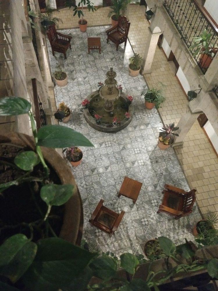 image-housing-carousel
