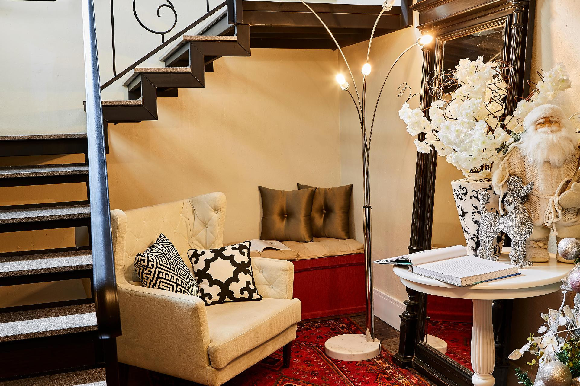 image-housing-carousel