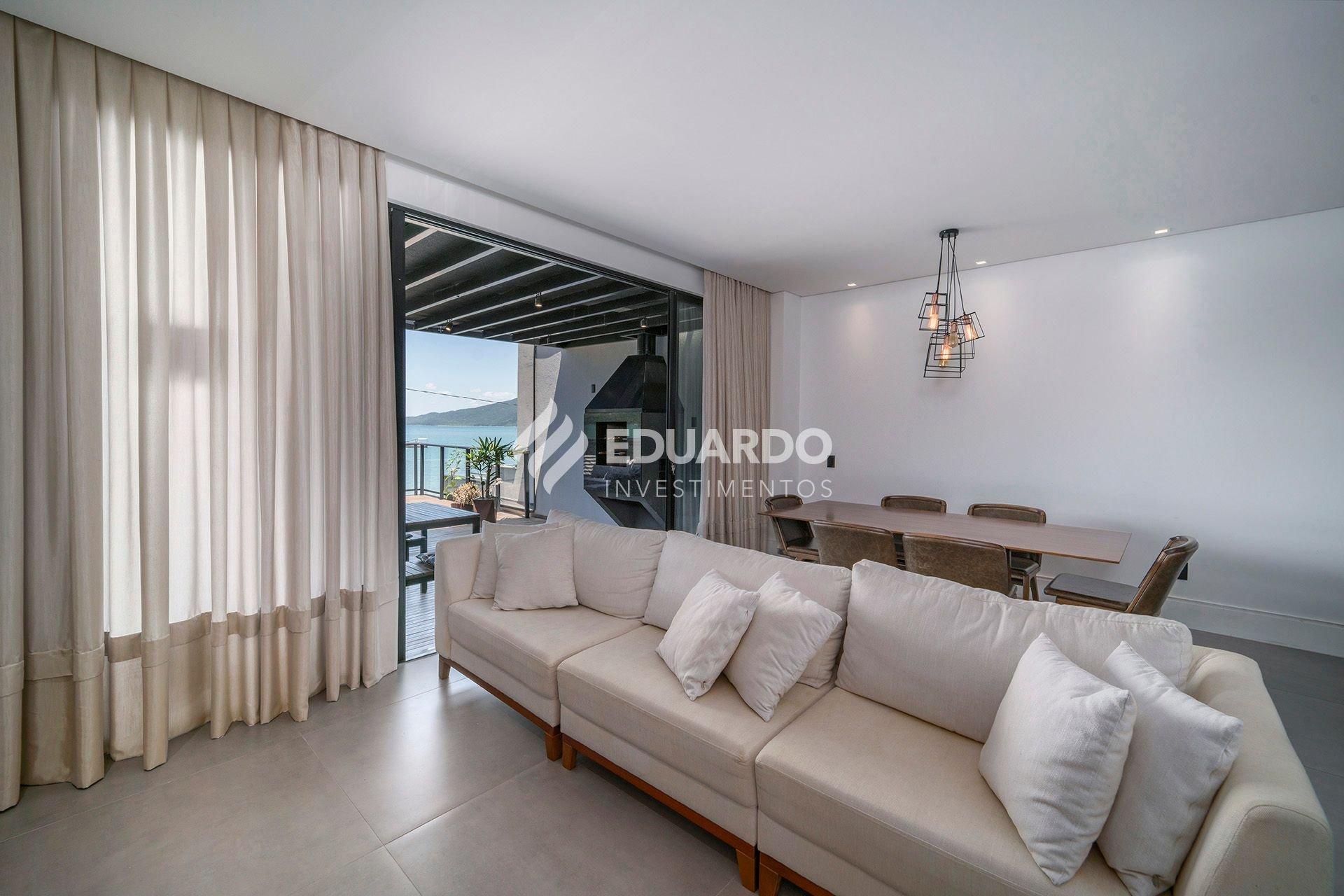 image-housing-carousel
