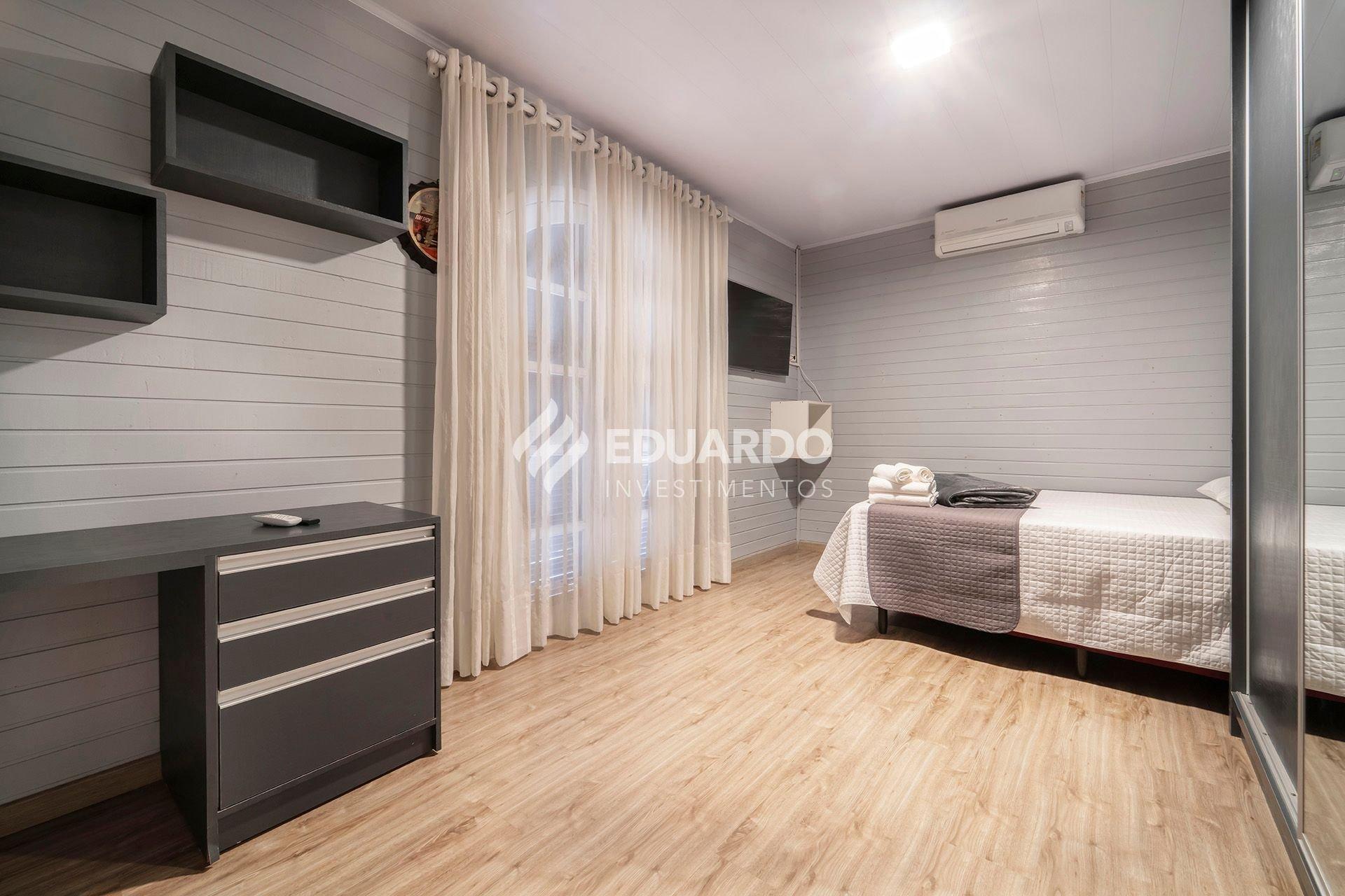 image-housing-carousel