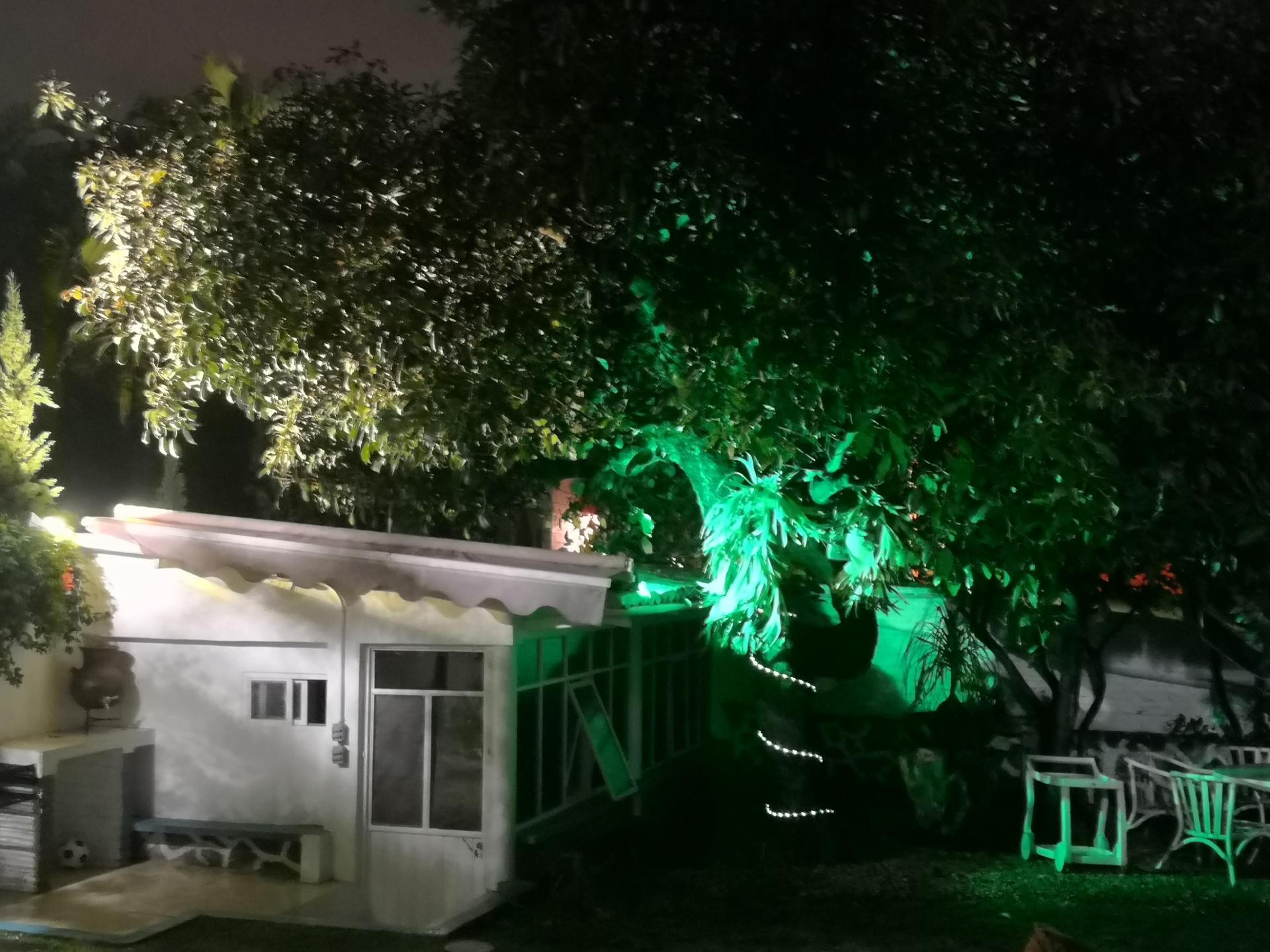 image-housing-carousel