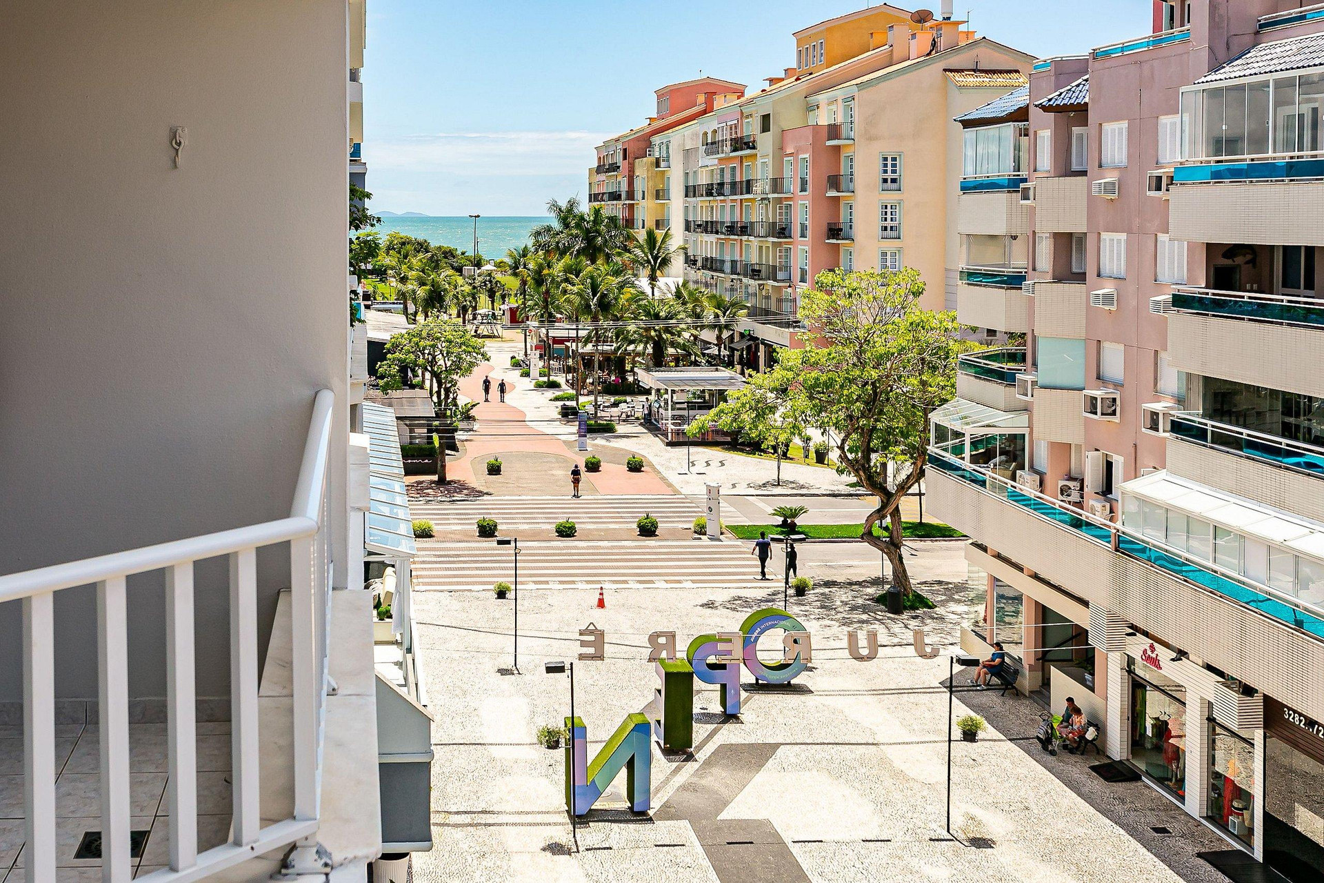 image-housing-carousel