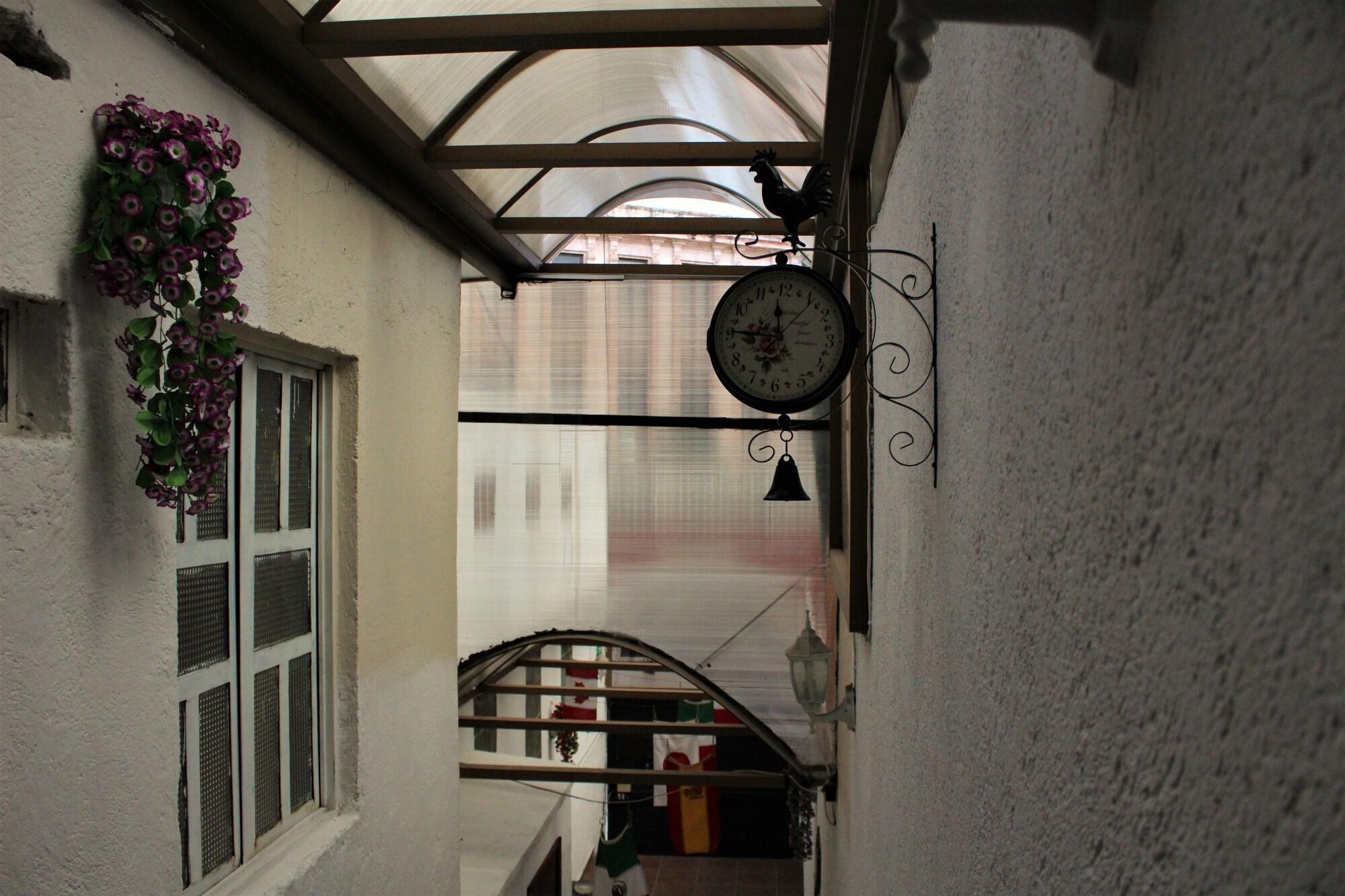 image-housing-carousel