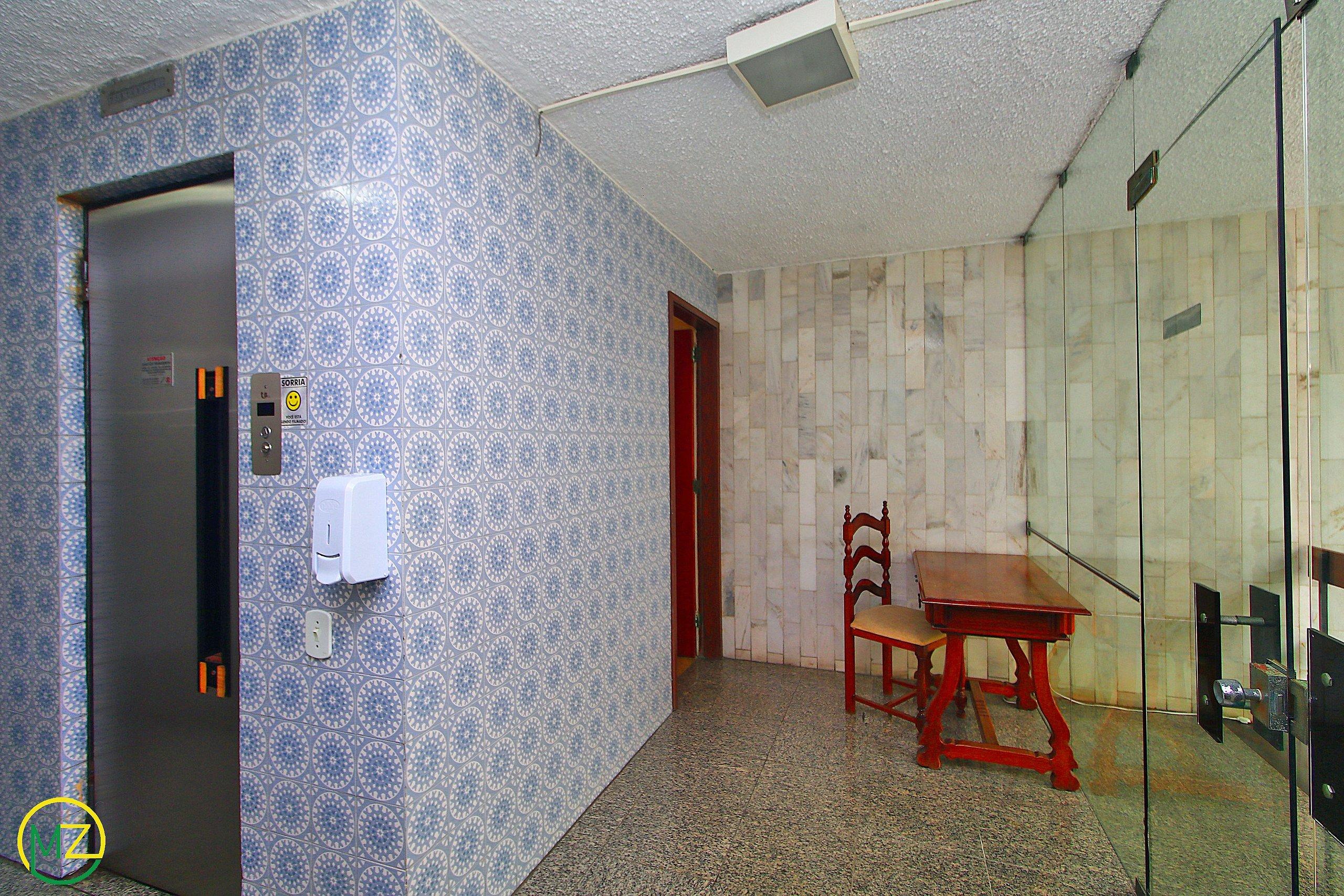 image-housing-carousel