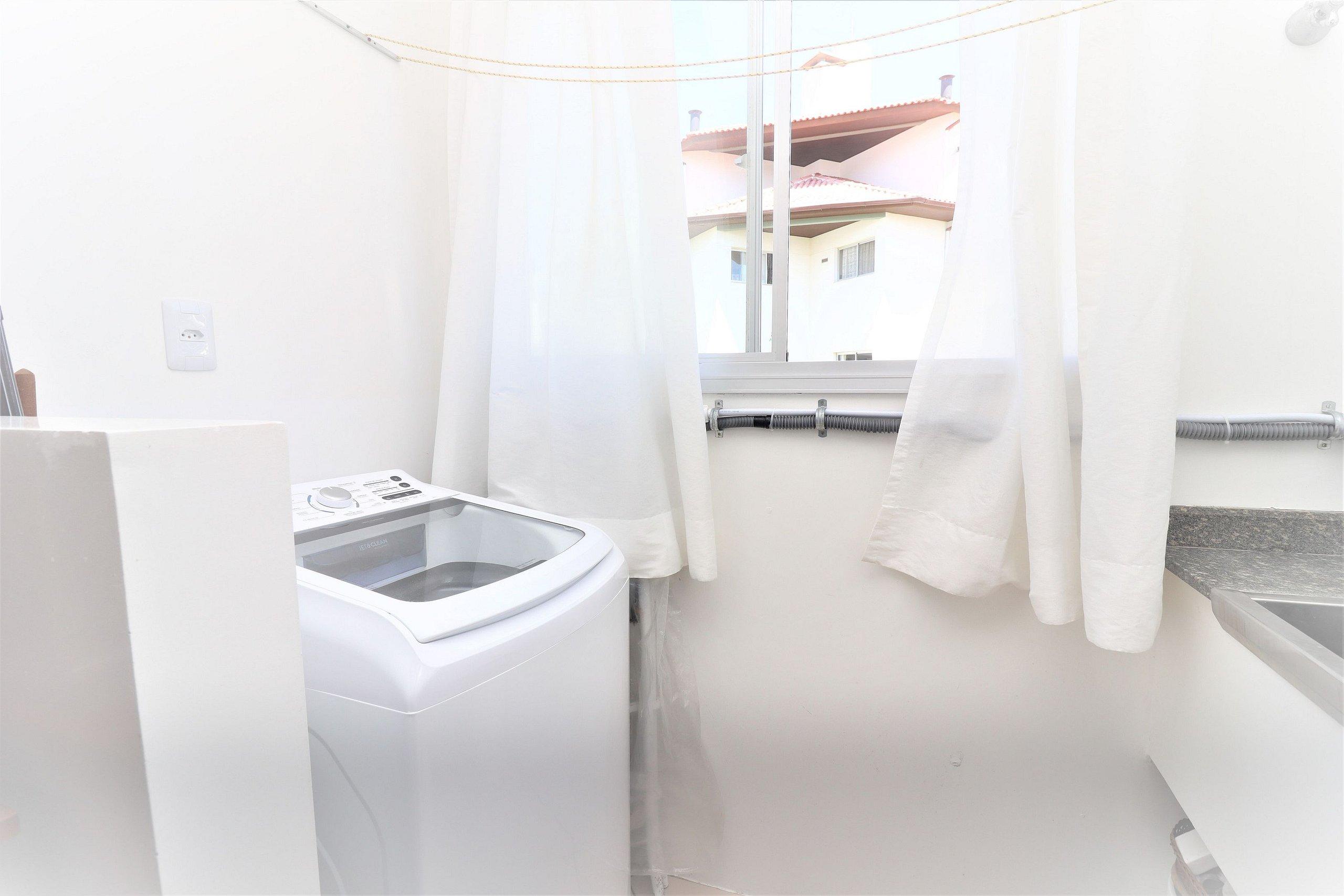 image-housing-carousel