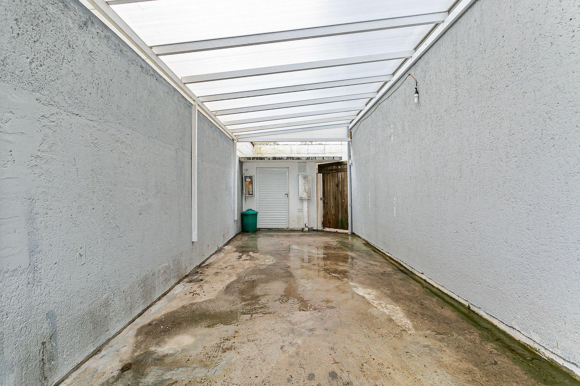 image-housing-carousel