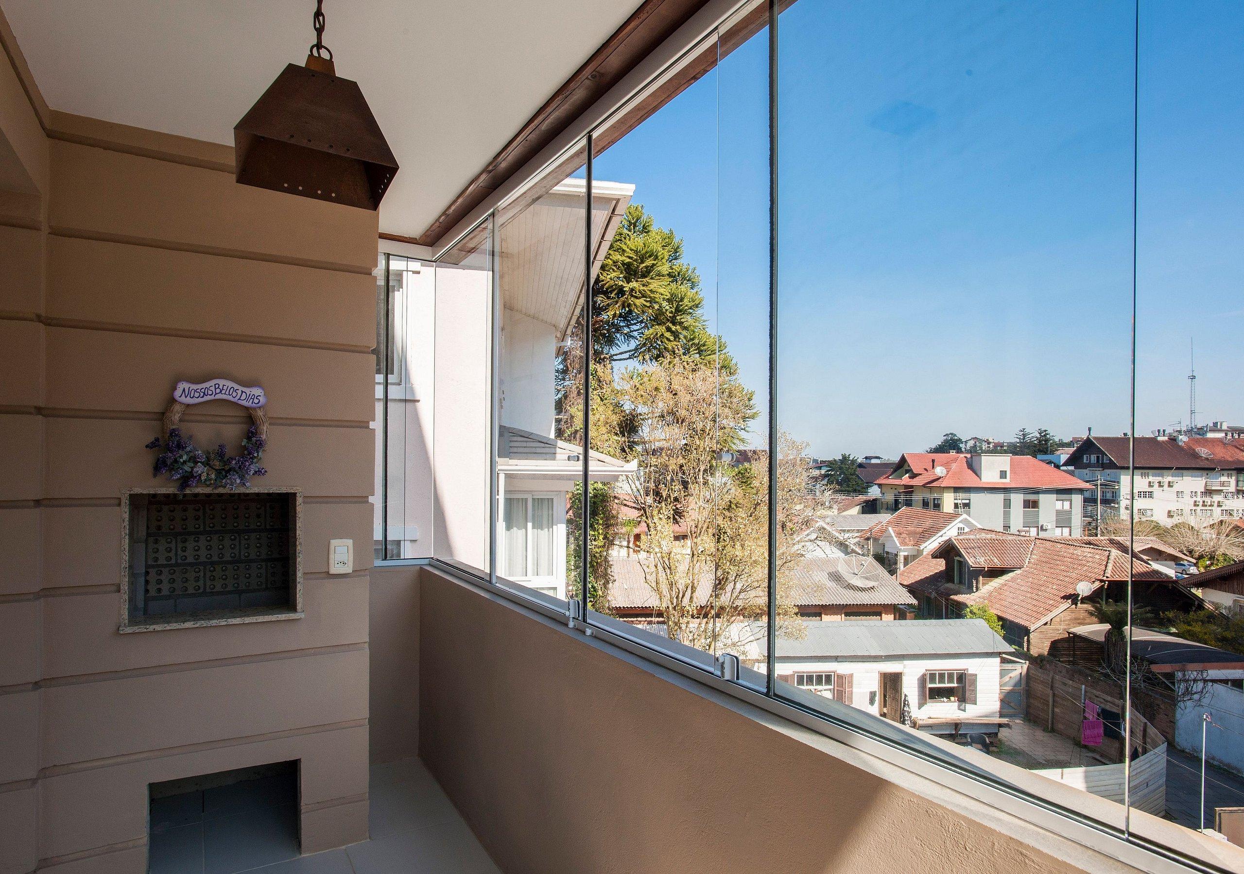 image-housing-carousel